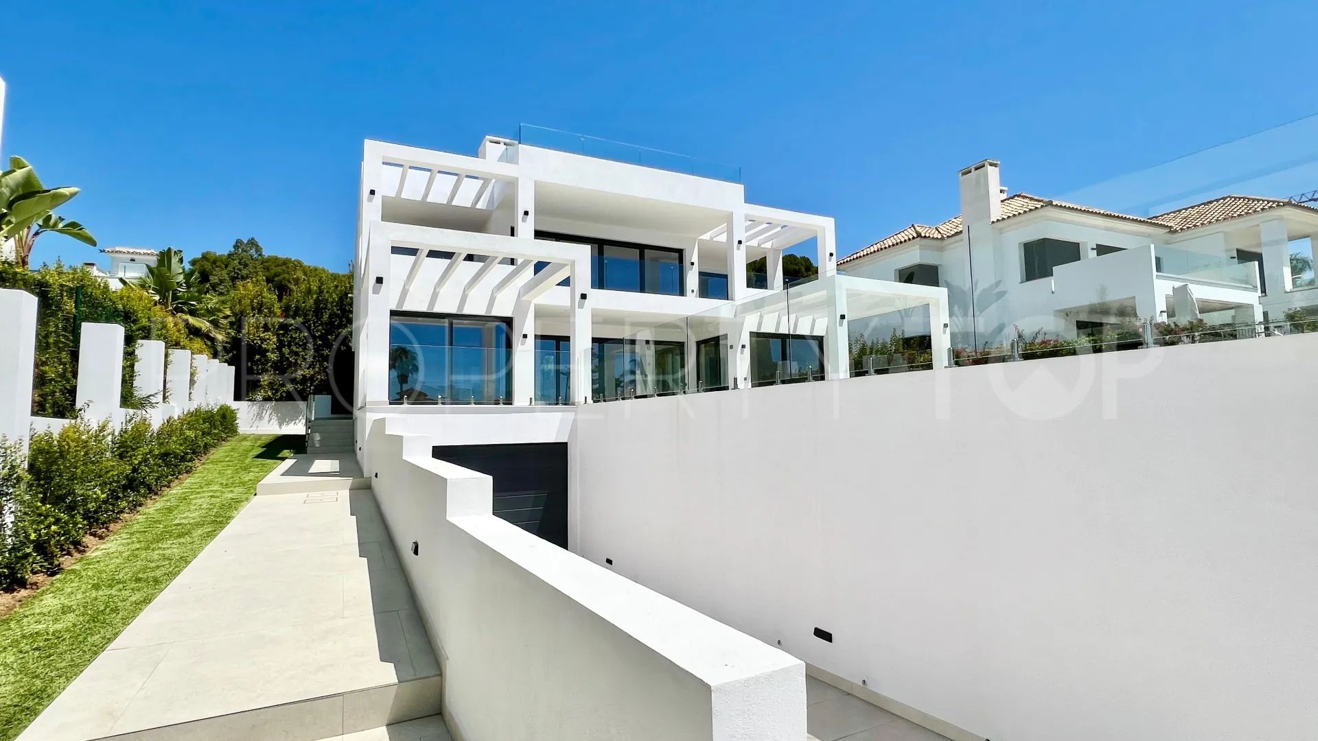 Comprar villa en Elviria con 6 dormitorios