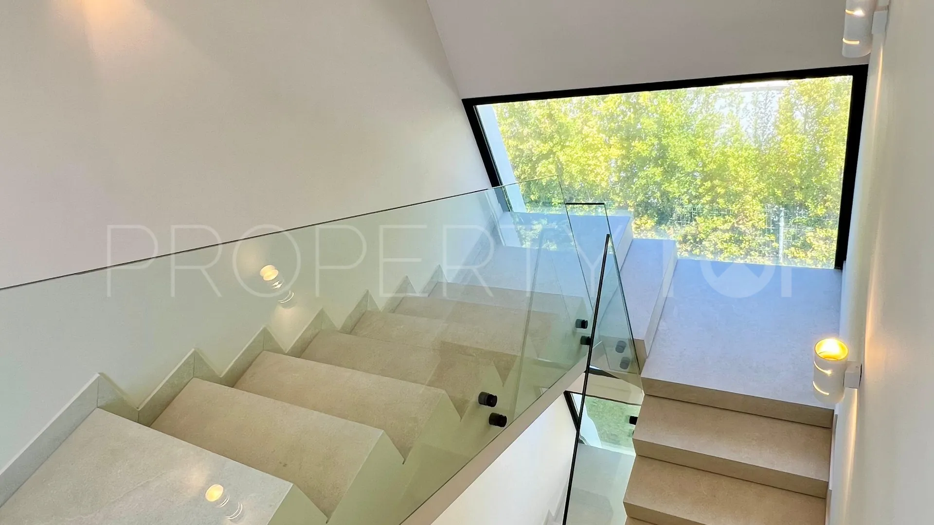 Comprar villa en Elviria con 6 dormitorios
