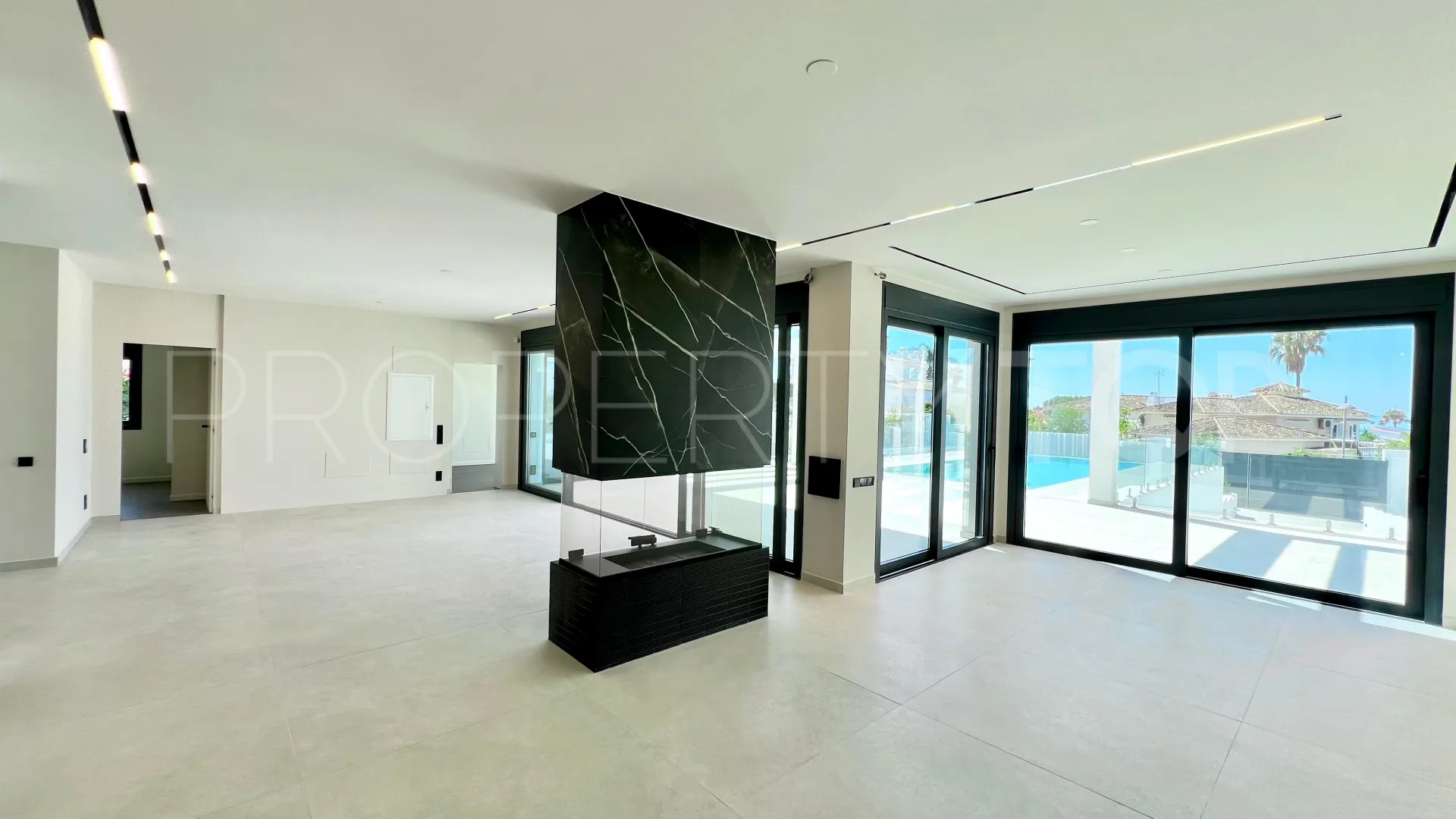 Comprar villa en Elviria con 6 dormitorios
