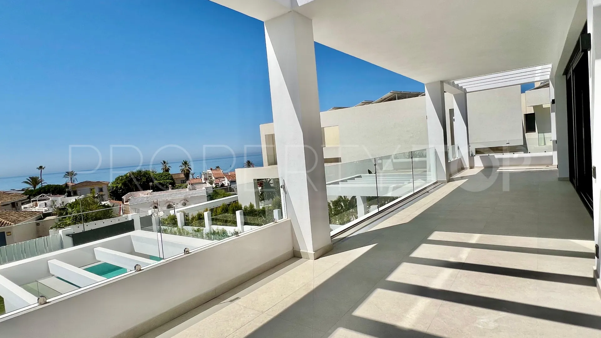 Comprar villa en Elviria con 6 dormitorios
