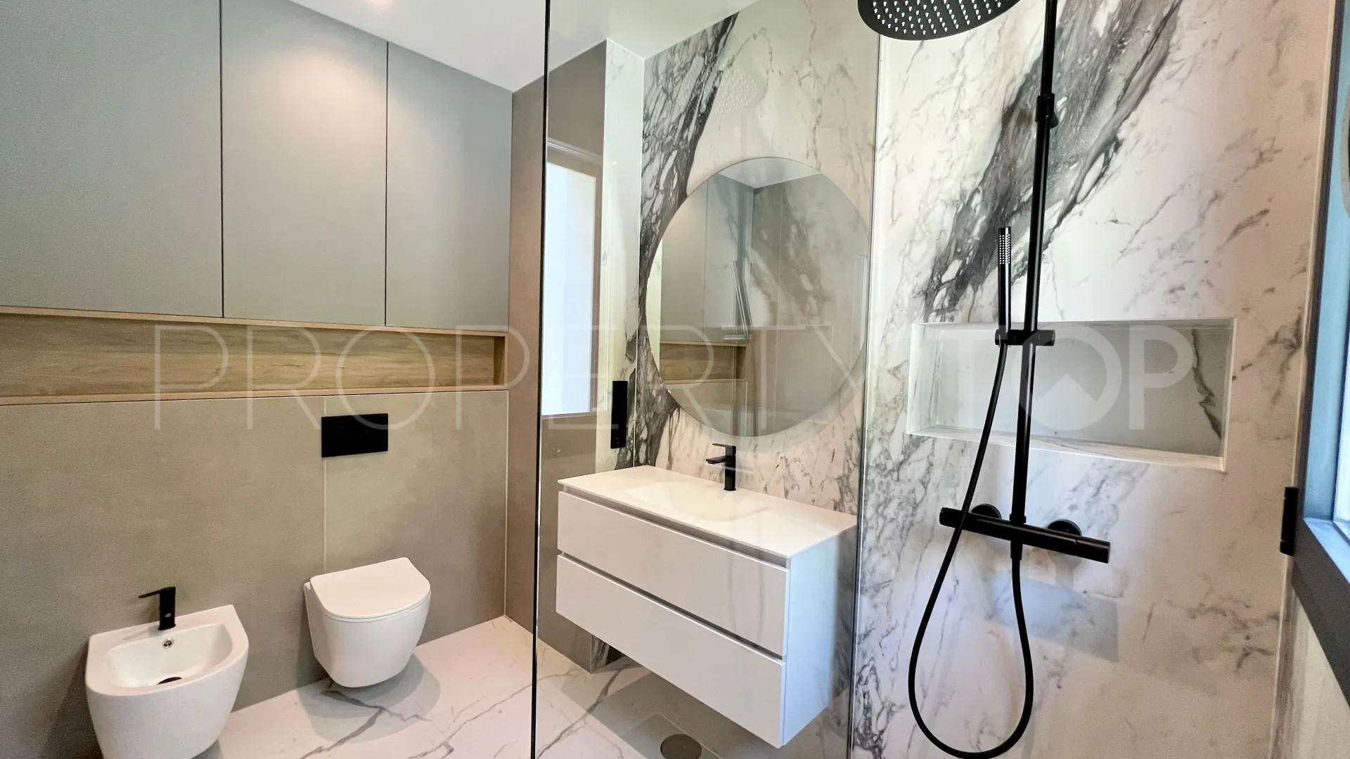 Comprar villa en Elviria con 6 dormitorios