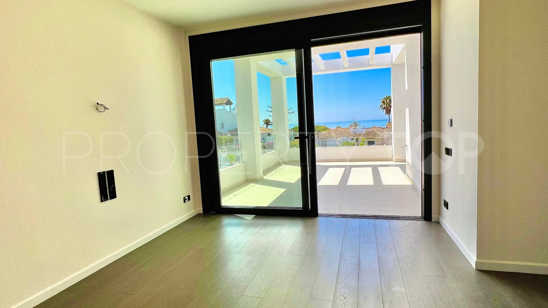 Comprar villa en Elviria con 6 dormitorios