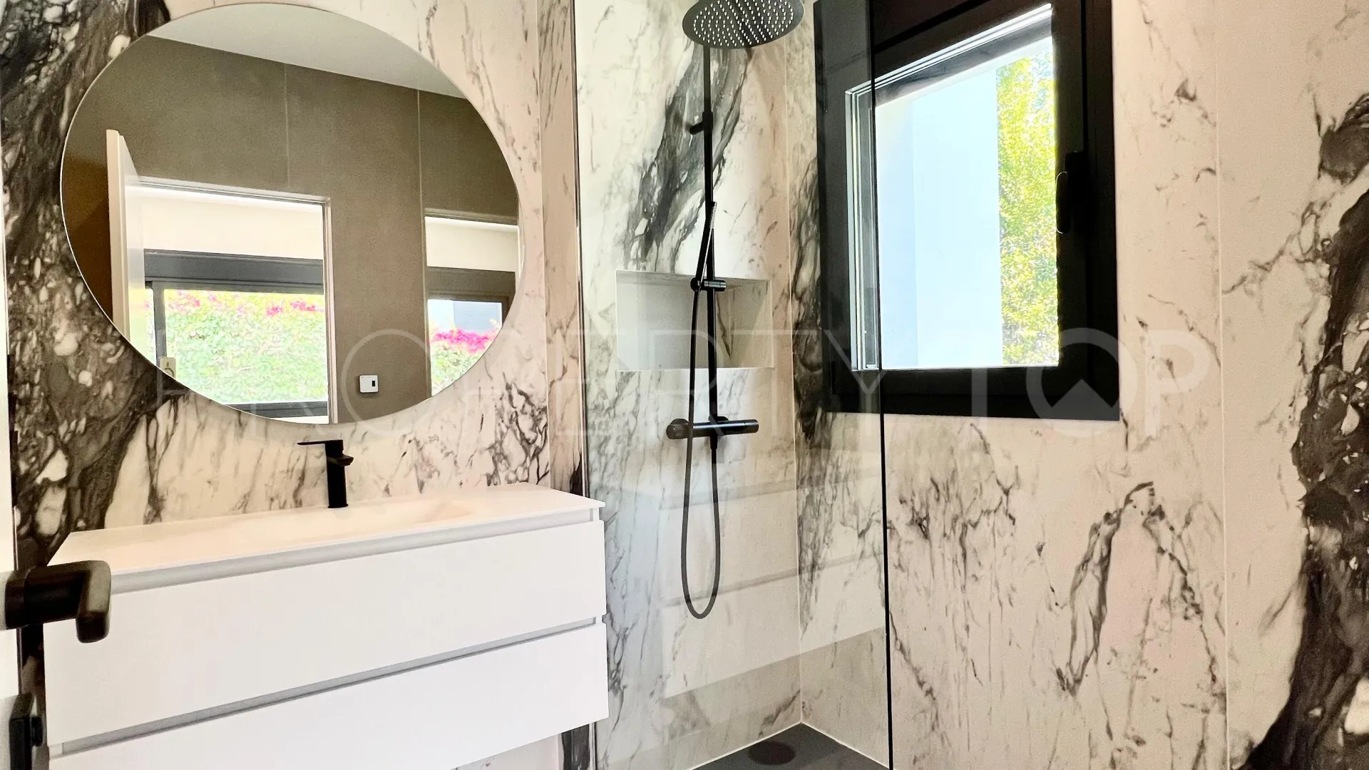 Comprar villa en Elviria con 6 dormitorios