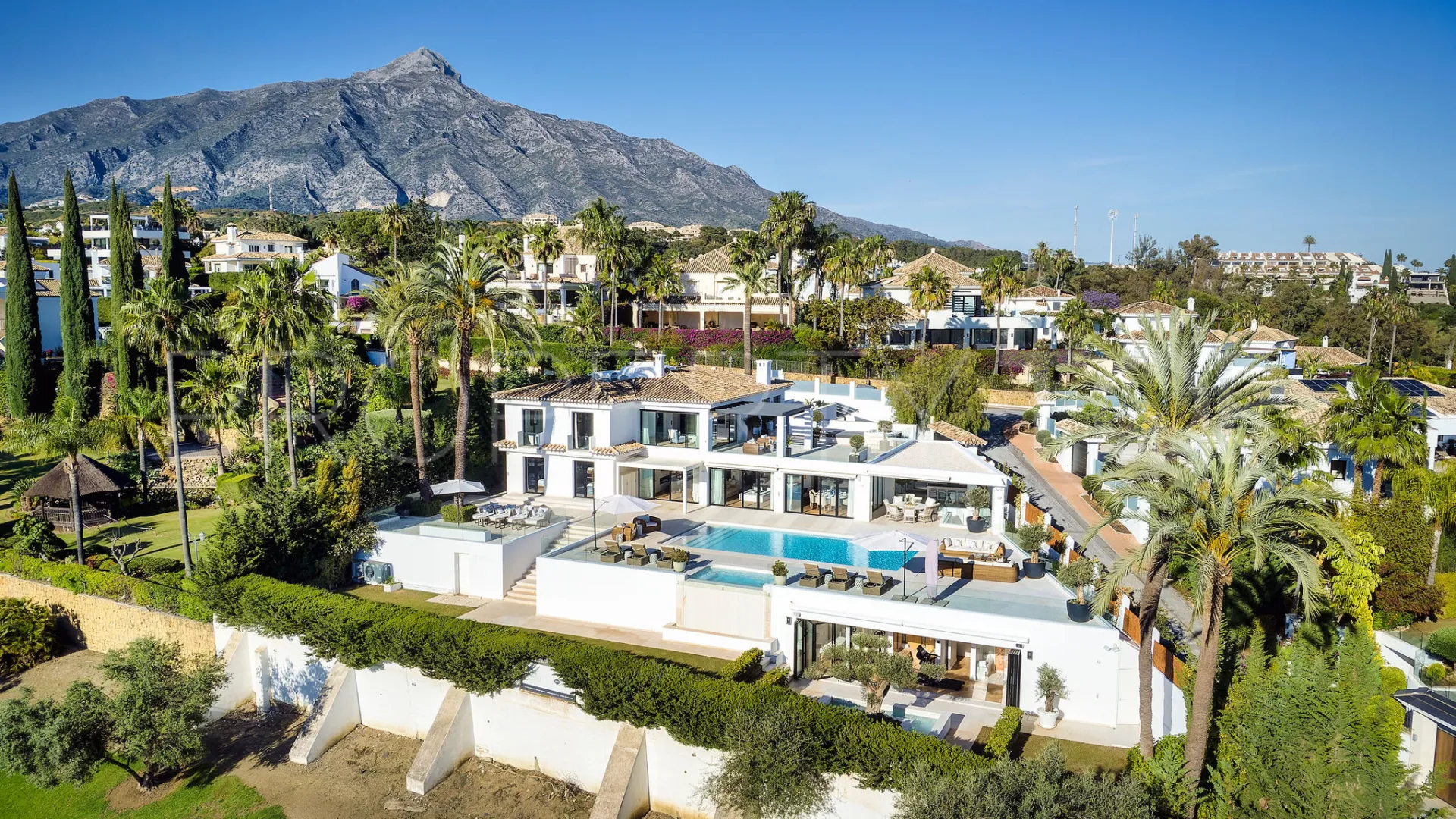 7 bedrooms villa in Los Naranjos for sale