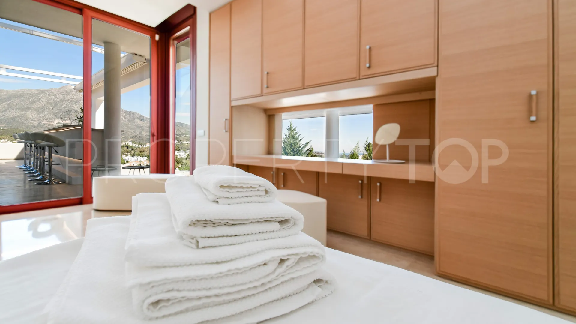 Se vende villa con 7 dormitorios en Nueva Andalucia