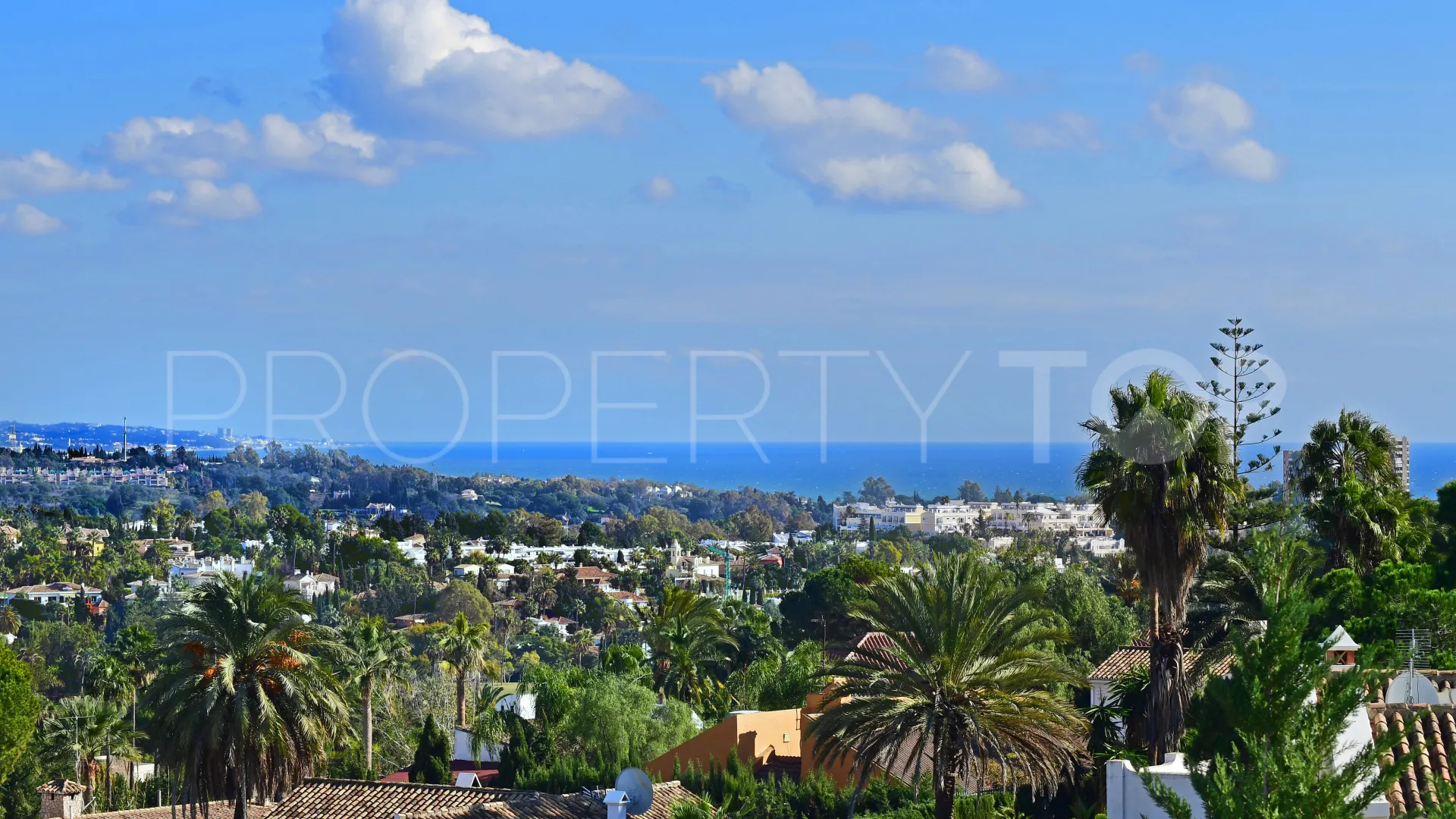 Se vende villa con 7 dormitorios en Nueva Andalucia