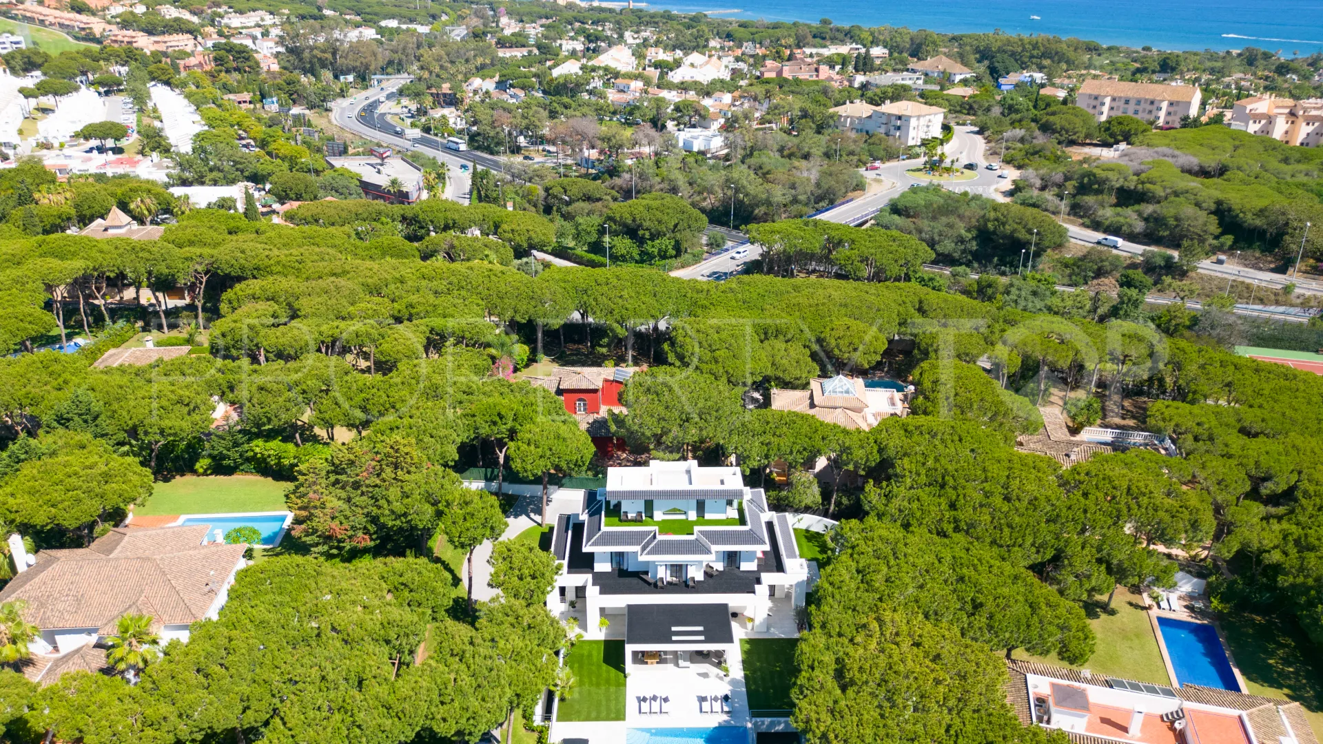 Villa en venta en Hacienda las Chapas con 6 dormitorios