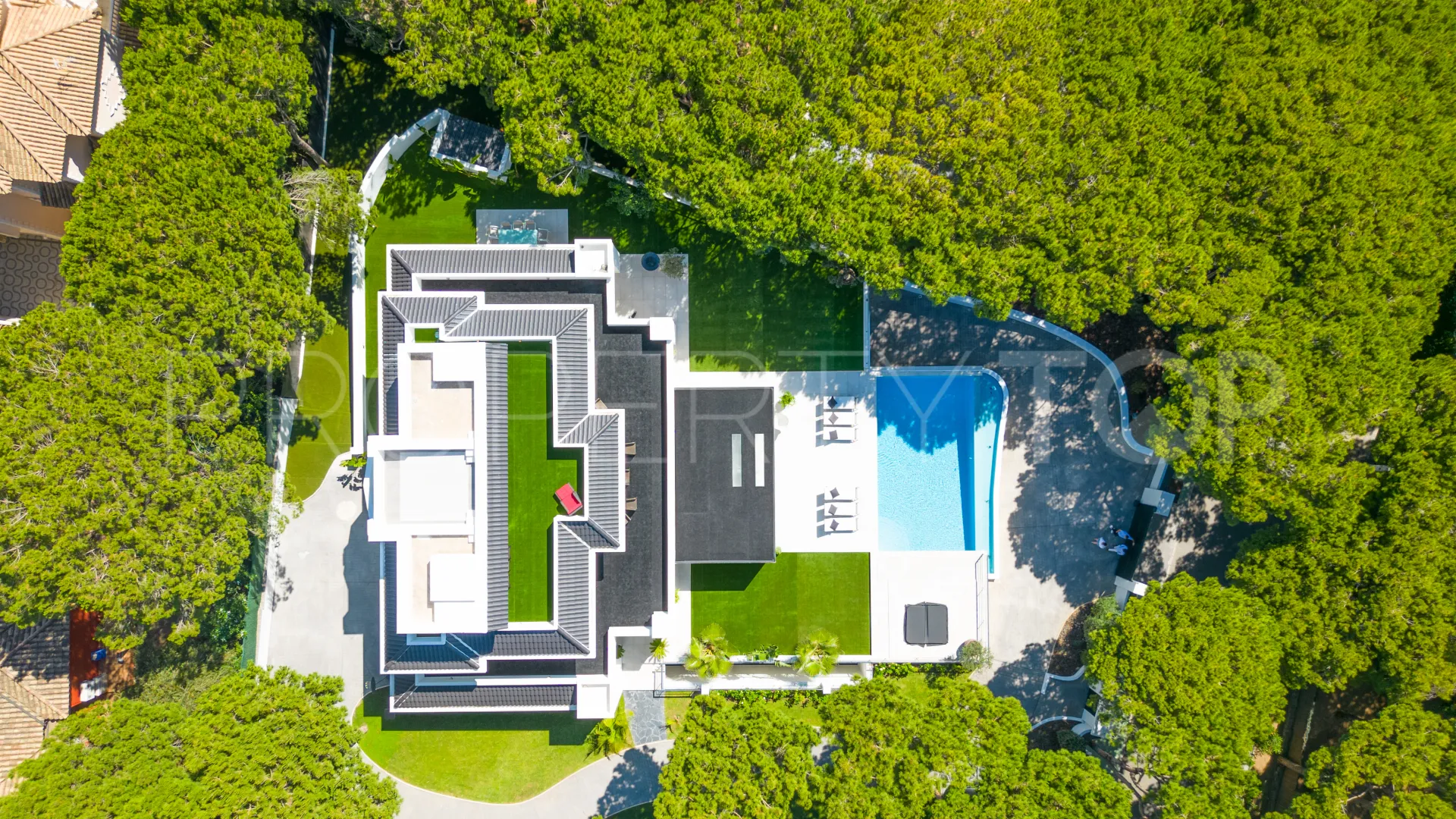 Villa en venta en Hacienda las Chapas con 6 dormitorios