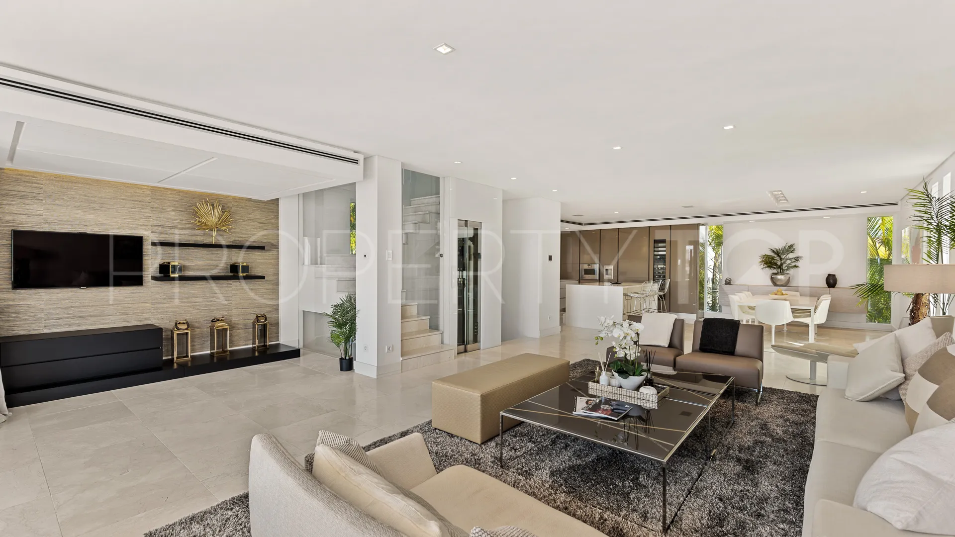 4 bedrooms villa in Puente Romano for sale