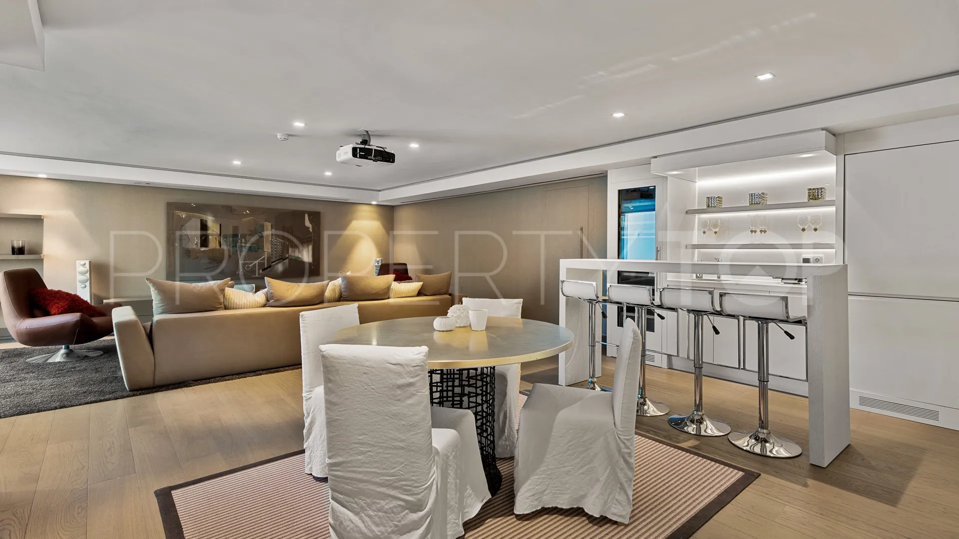 4 bedrooms villa in Puente Romano for sale