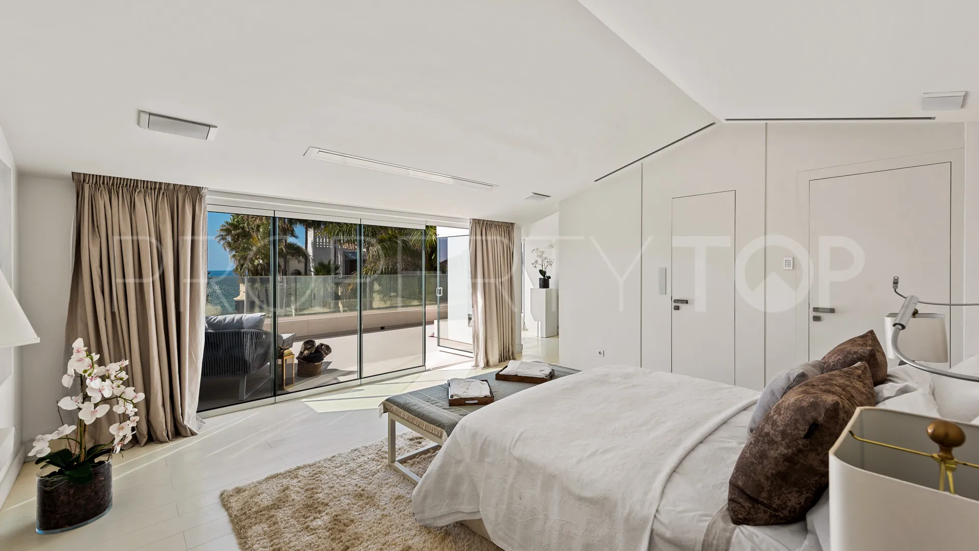 4 bedrooms villa in Puente Romano for sale