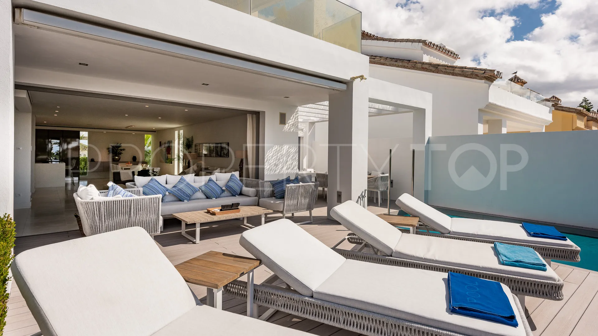 4 bedrooms villa in Puente Romano for sale