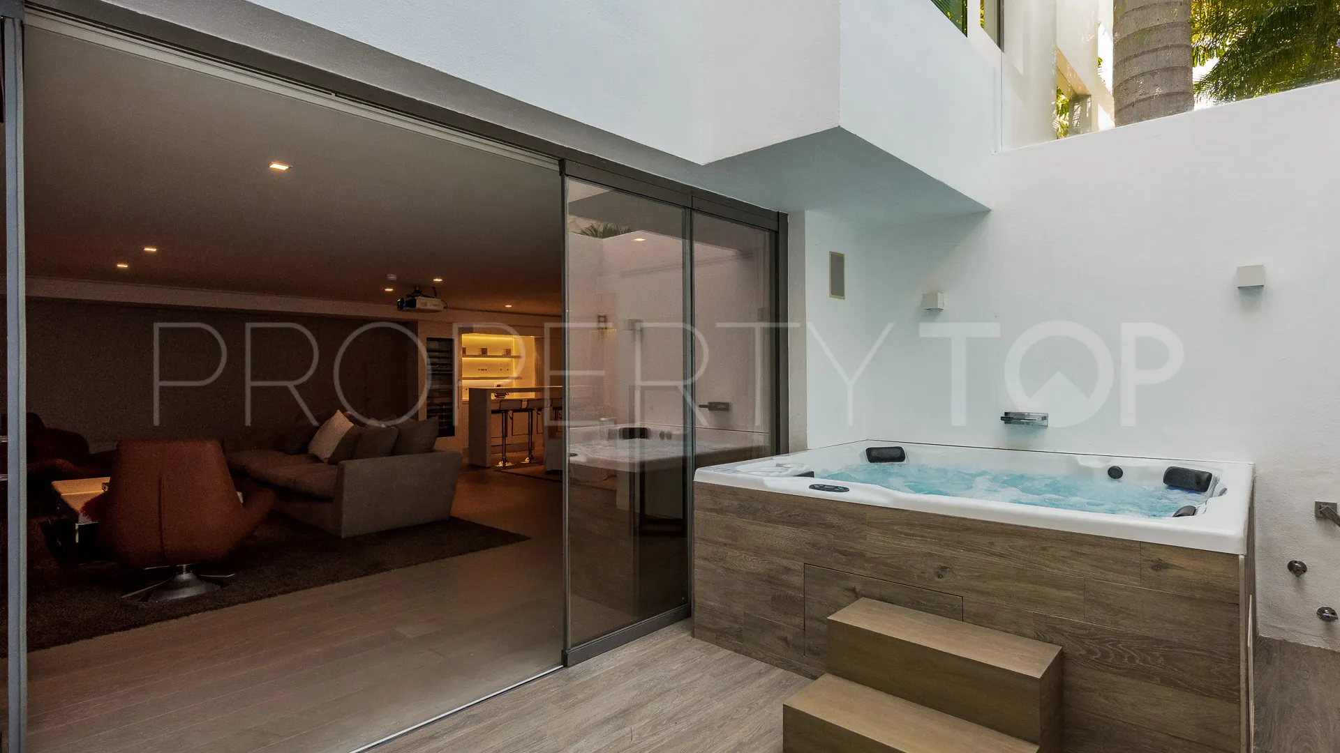 4 bedrooms villa in Puente Romano for sale