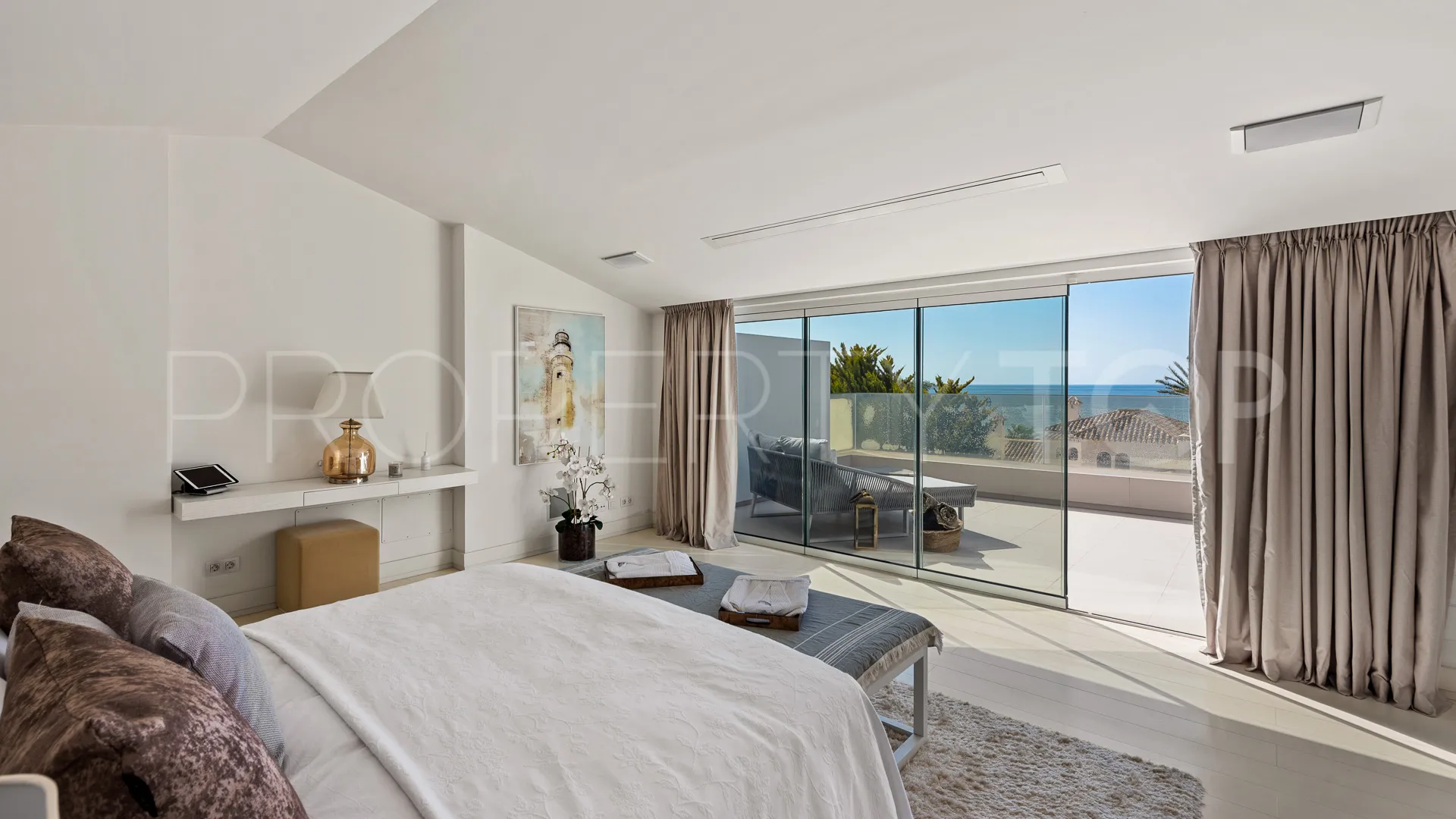 4 bedrooms villa in Puente Romano for sale