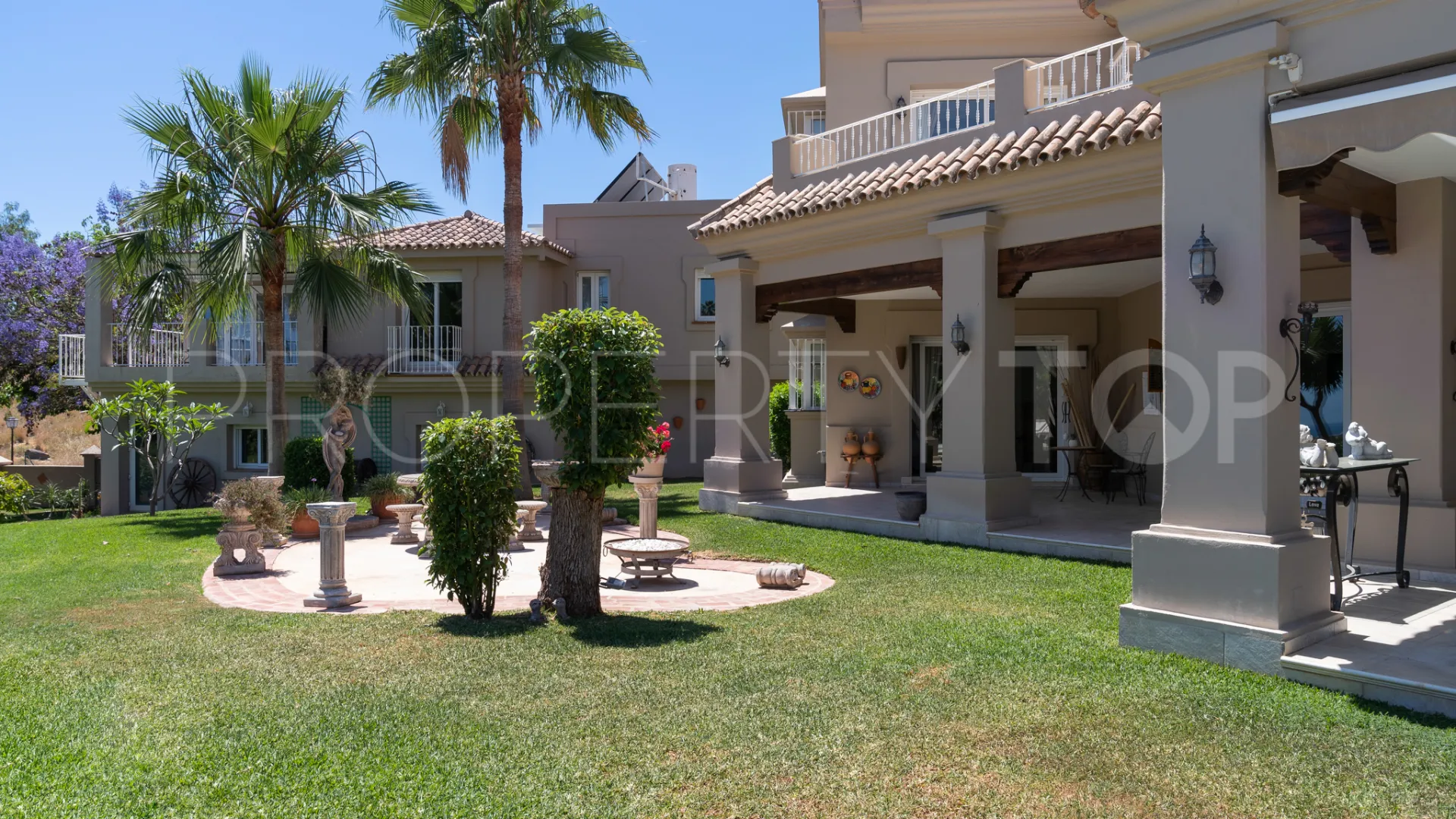 Villa con 7 dormitorios en venta en Nueva Andalucia