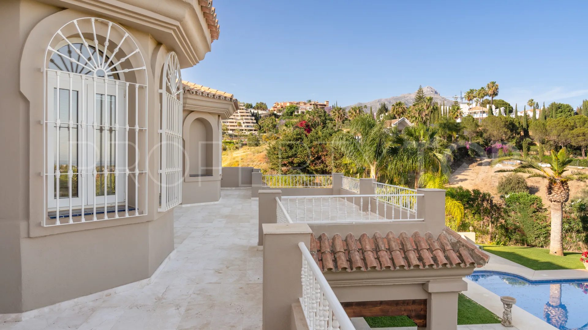 Villa con 7 dormitorios en venta en Nueva Andalucia