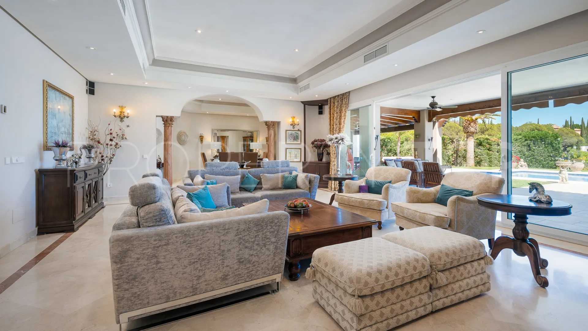 Villa con 7 dormitorios en venta en Nueva Andalucia