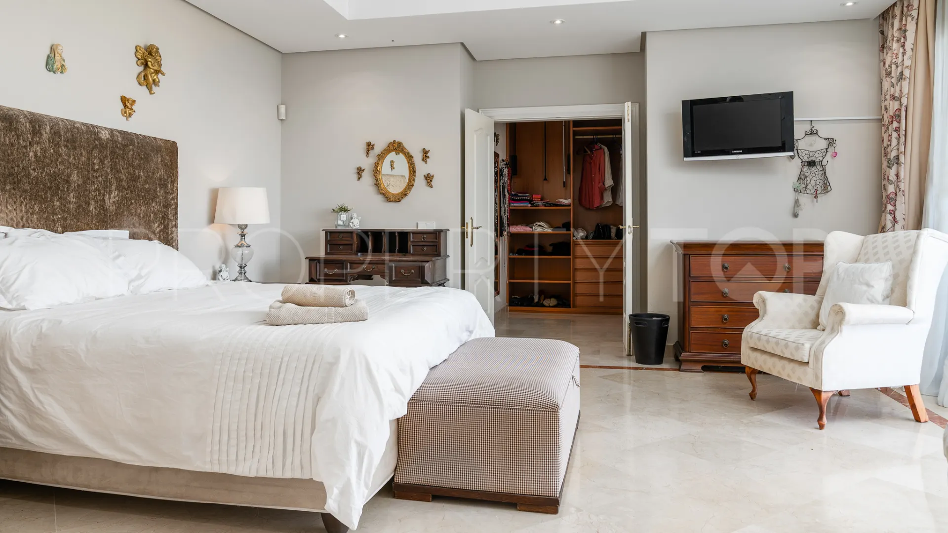 Villa con 7 dormitorios en venta en Nueva Andalucia