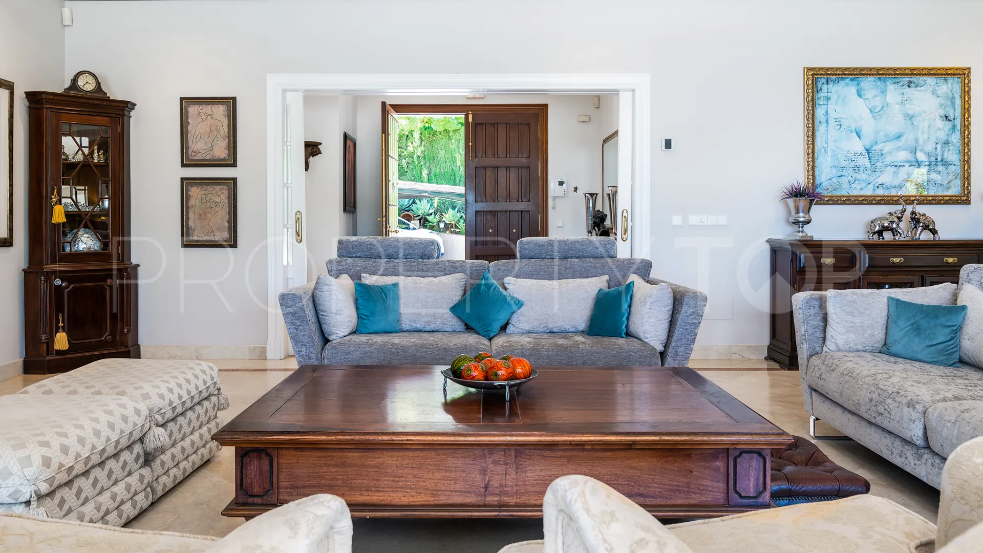 Villa con 7 dormitorios en venta en Nueva Andalucia