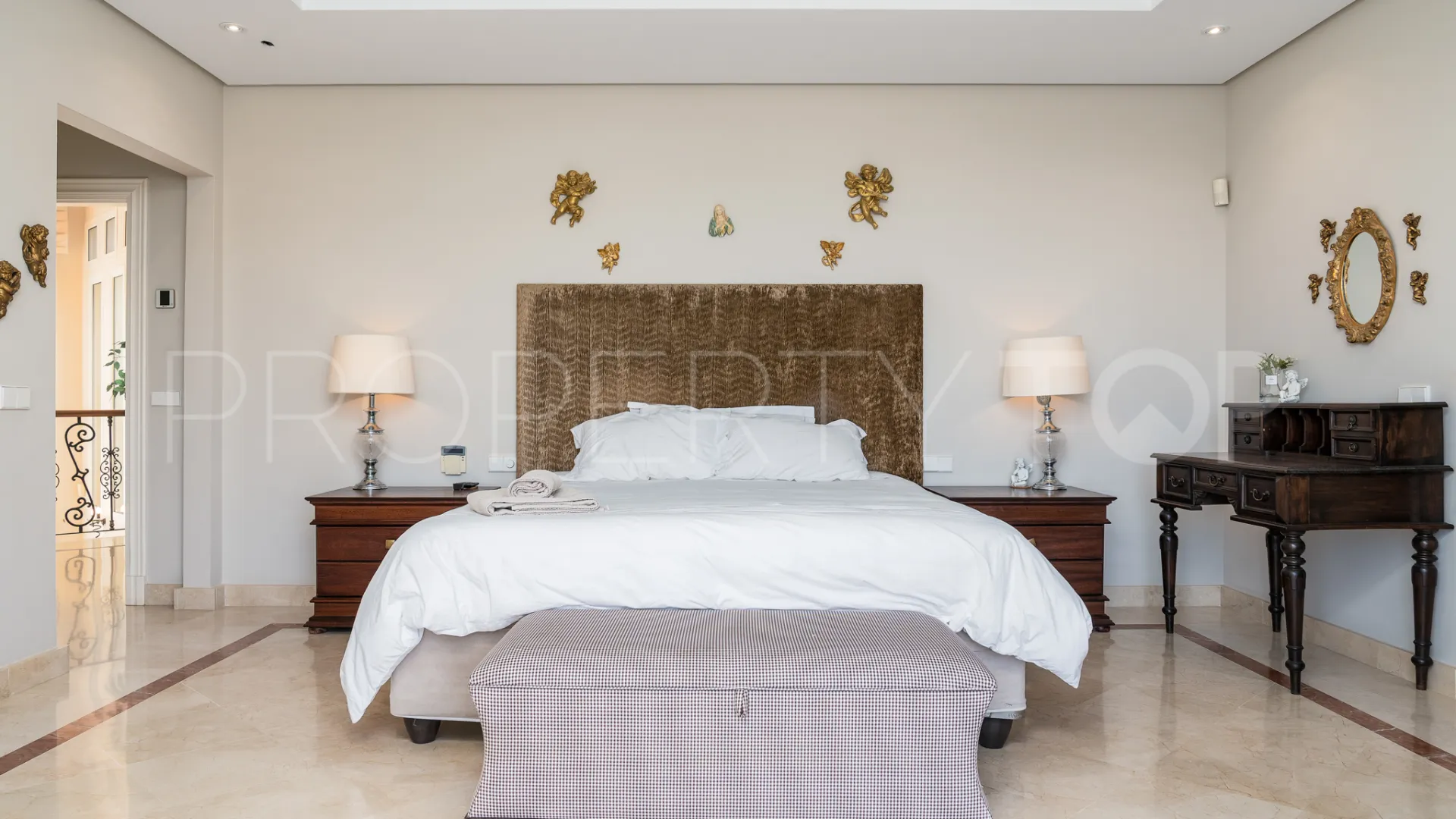 Villa con 7 dormitorios en venta en Nueva Andalucia