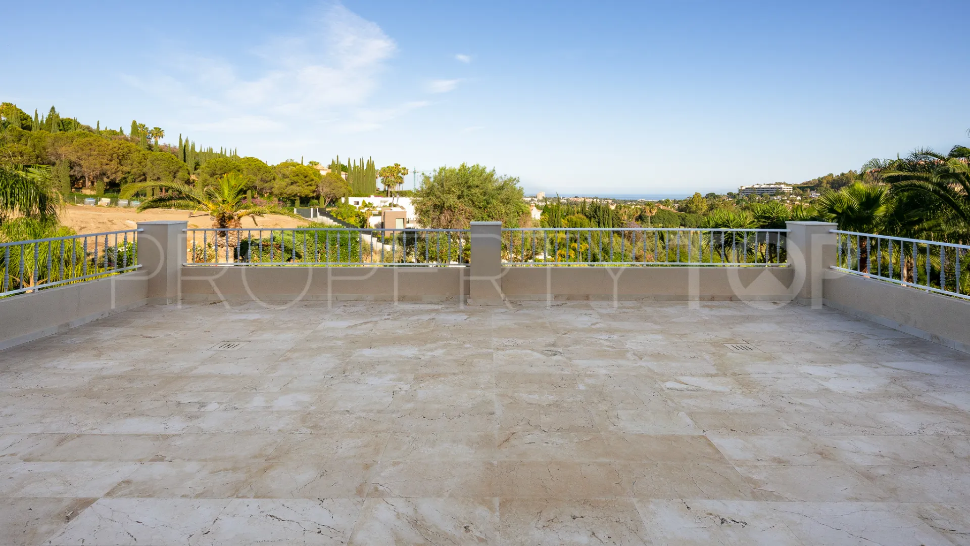 Villa con 7 dormitorios en venta en Nueva Andalucia