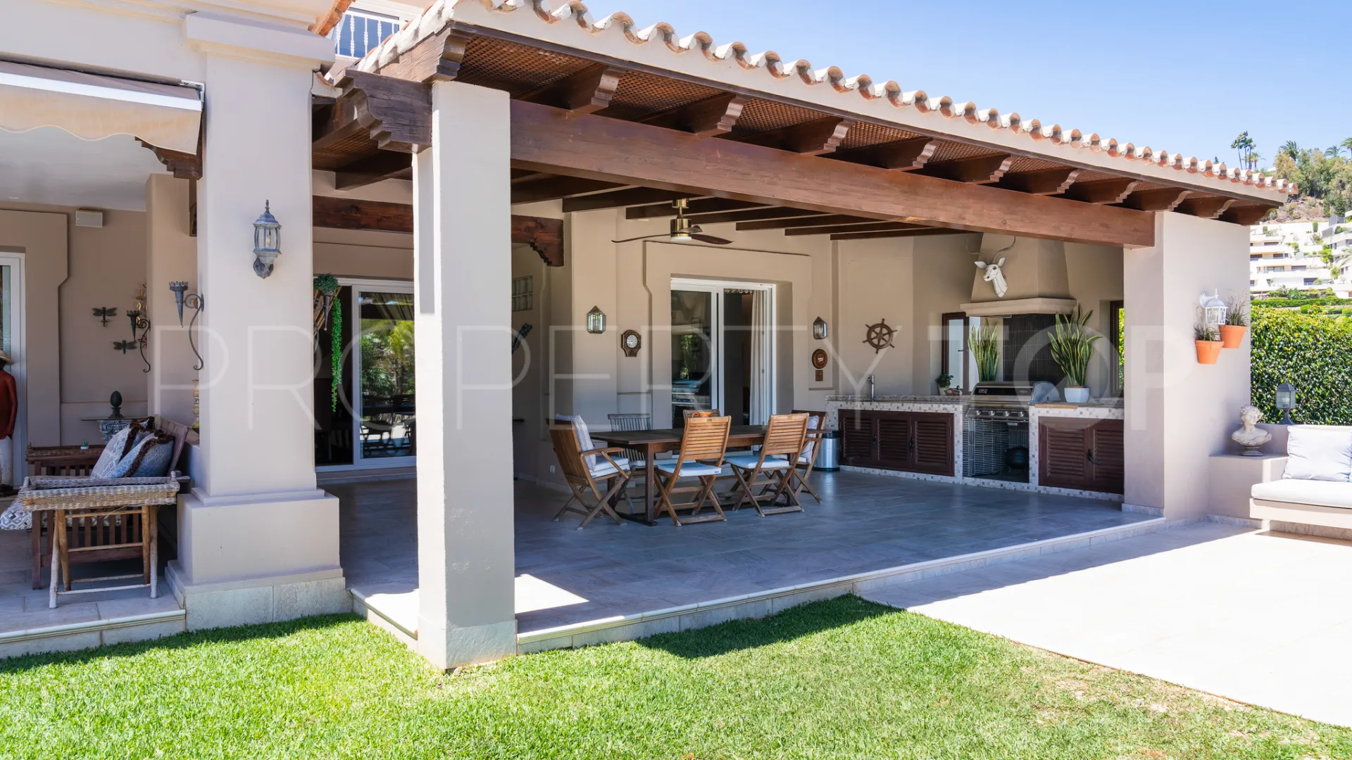 Villa con 7 dormitorios en venta en Nueva Andalucia
