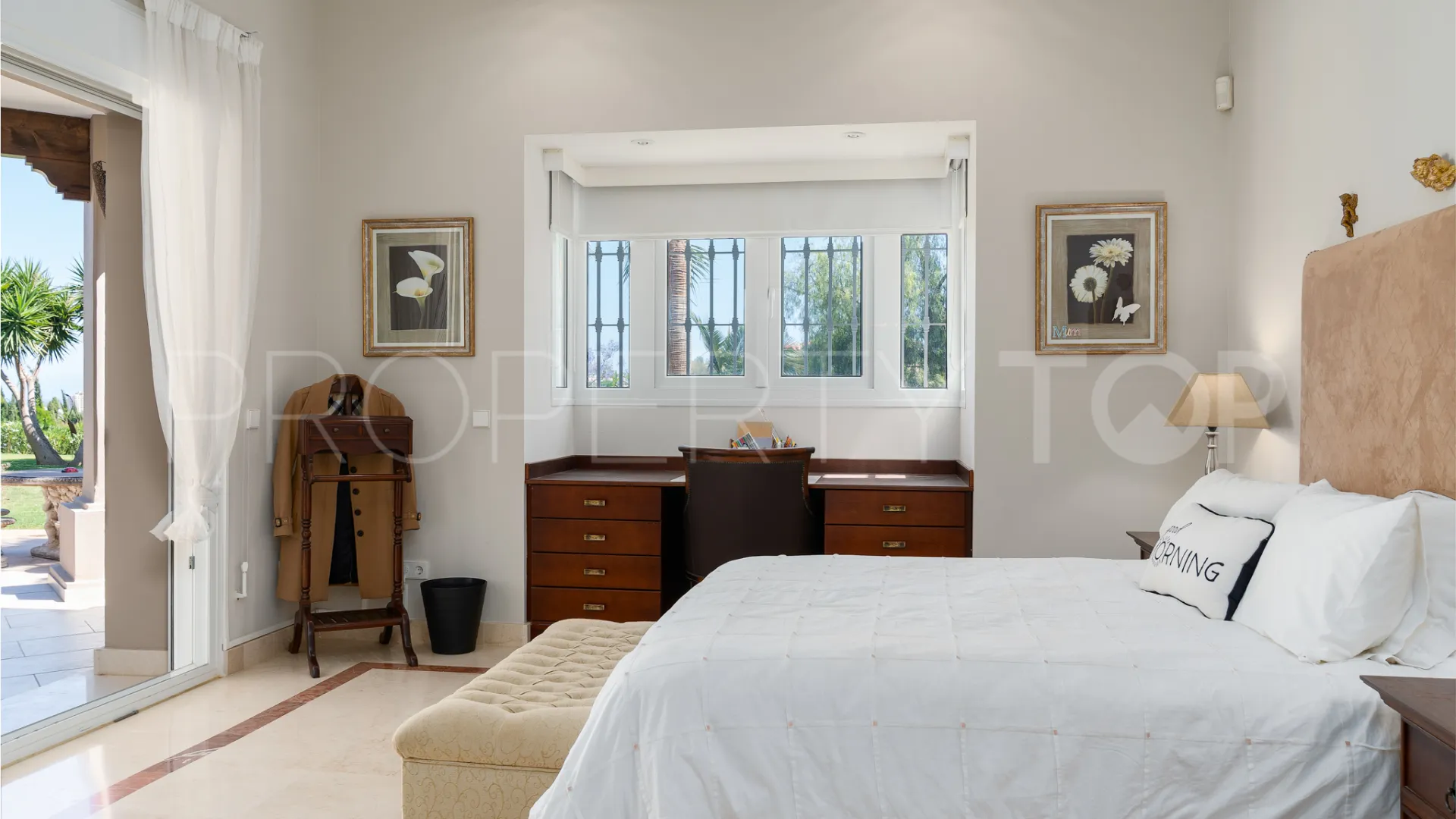 Villa con 7 dormitorios en venta en Nueva Andalucia