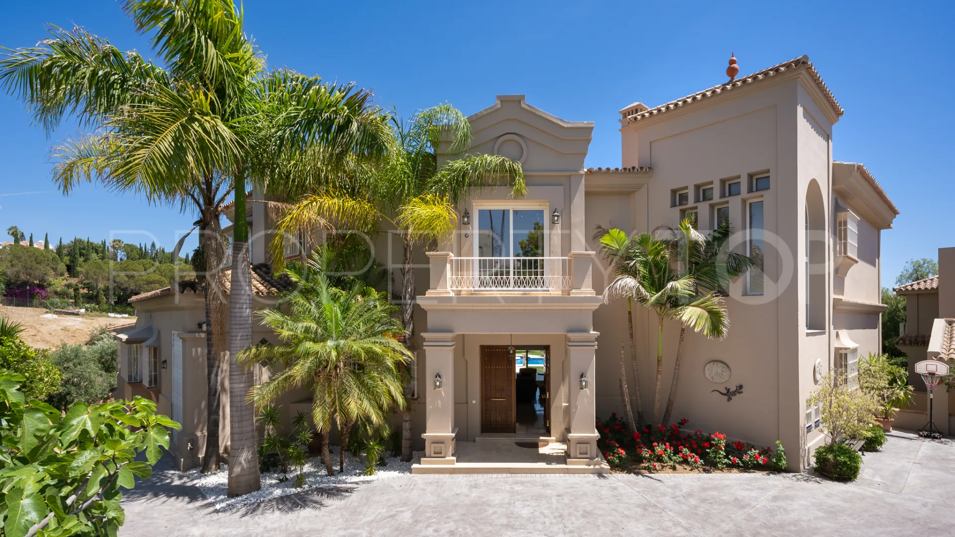 Villa con 7 dormitorios en venta en Nueva Andalucia