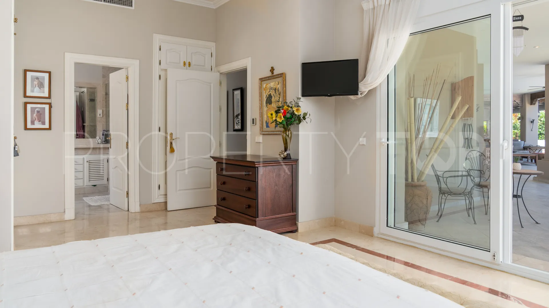 Villa con 7 dormitorios en venta en Nueva Andalucia