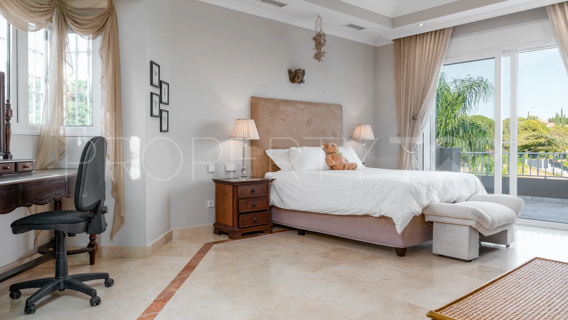 Villa con 7 dormitorios en venta en Nueva Andalucia