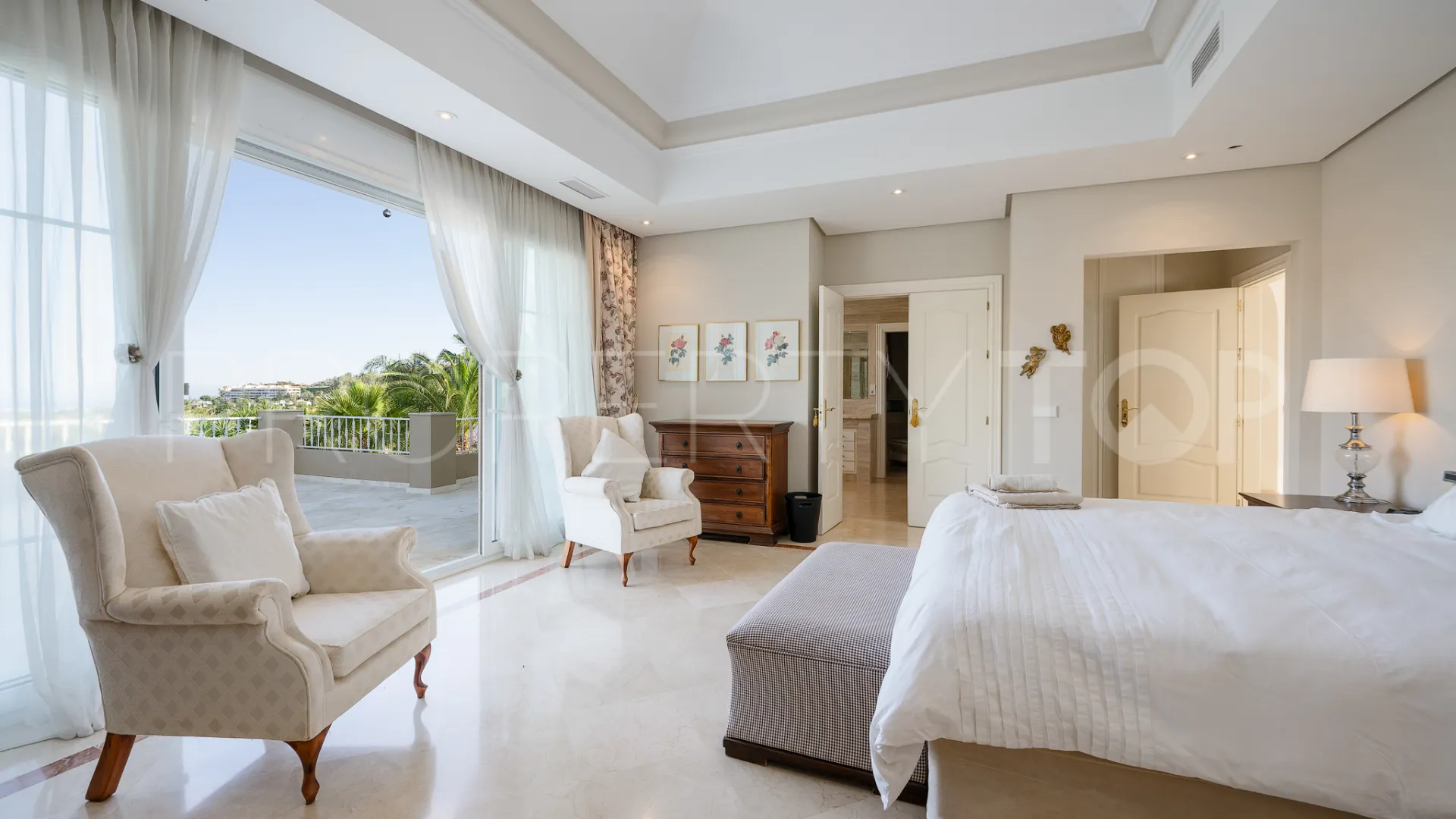Villa con 7 dormitorios en venta en Nueva Andalucia