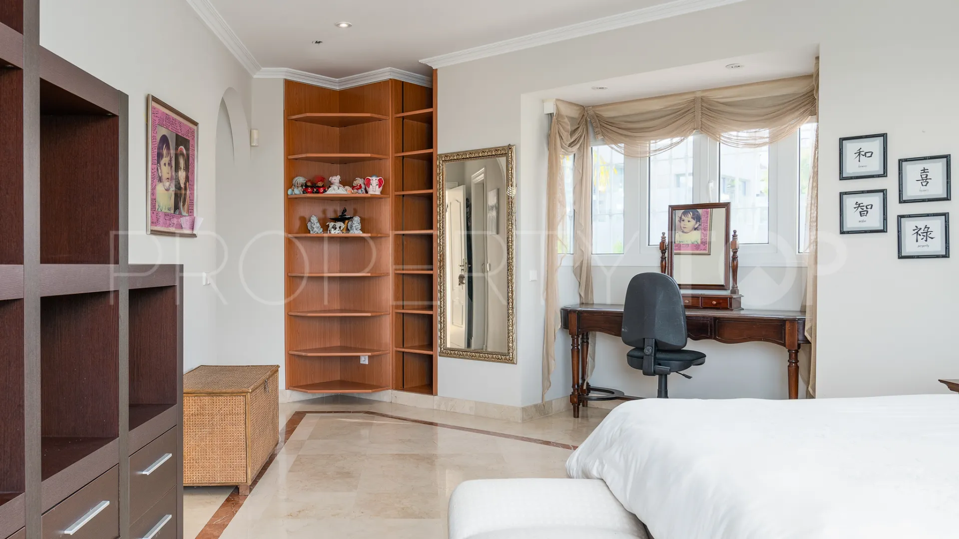 Villa con 7 dormitorios en venta en Nueva Andalucia