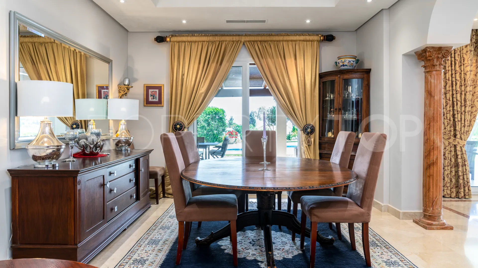 Villa con 7 dormitorios en venta en Nueva Andalucia