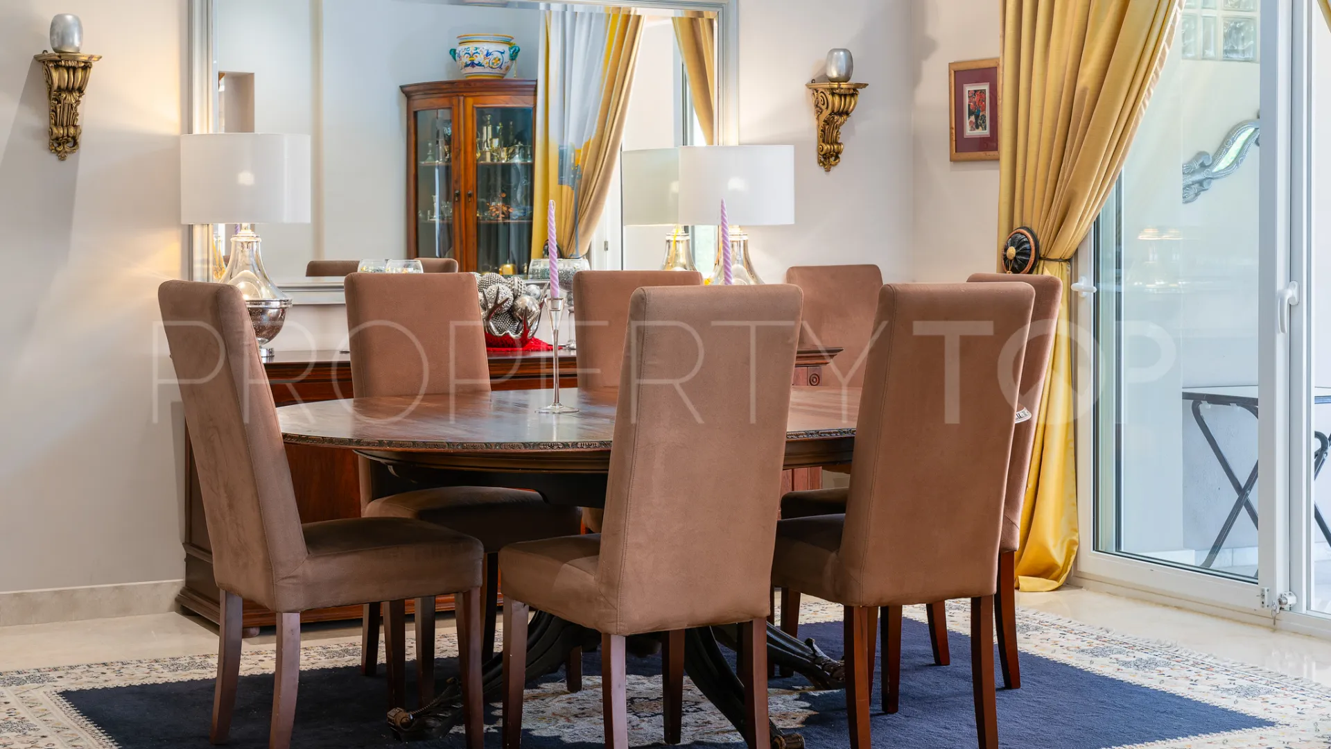 Villa con 7 dormitorios en venta en Nueva Andalucia