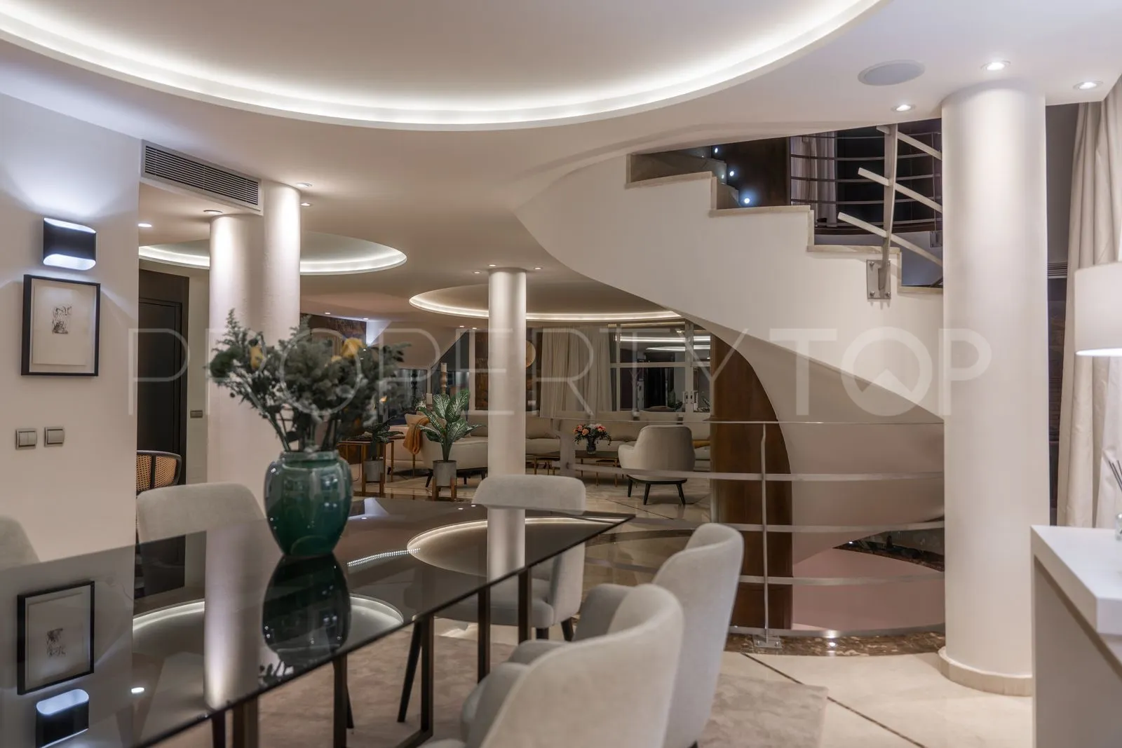 Se vende villa con 5 dormitorios en La Quinta