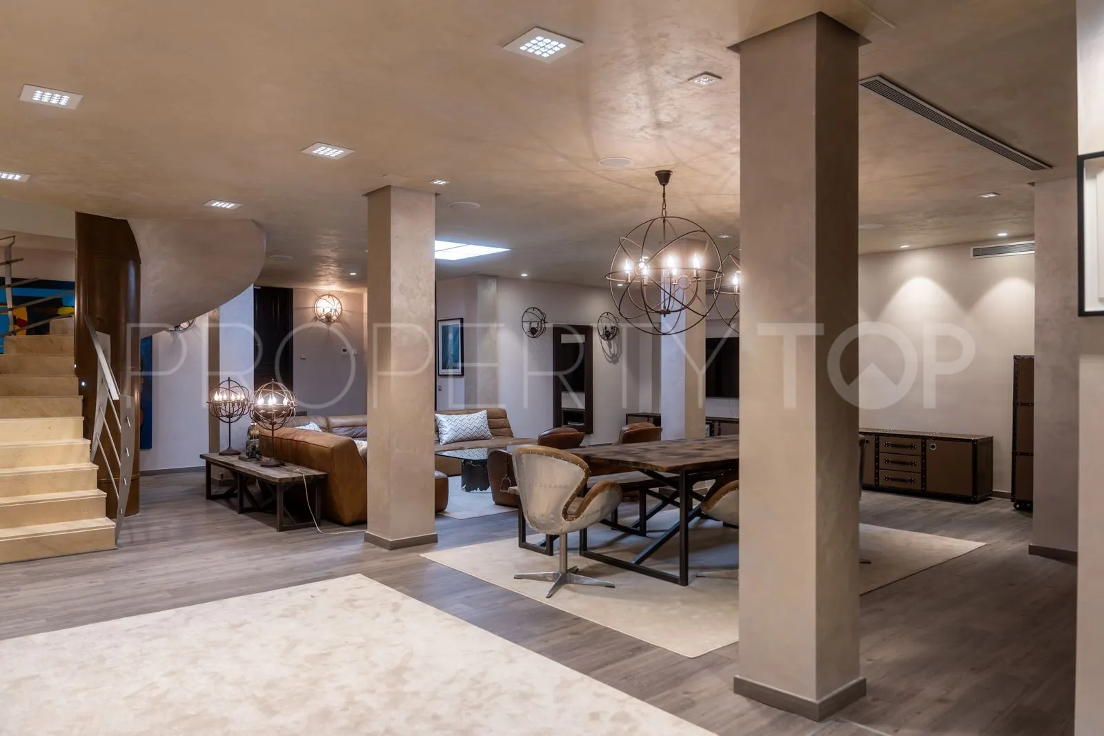 Se vende villa con 5 dormitorios en La Quinta