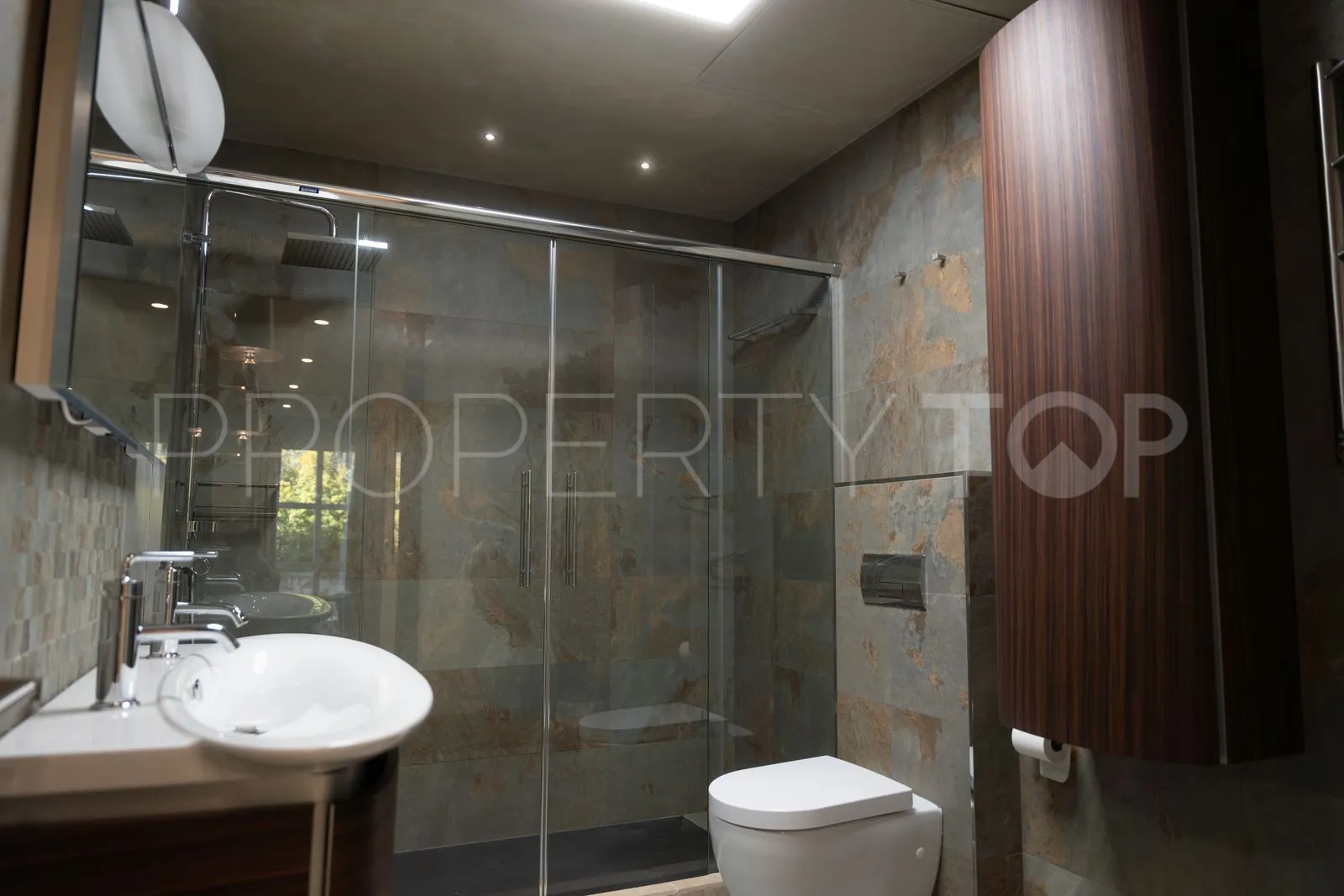 Se vende villa con 5 dormitorios en La Quinta