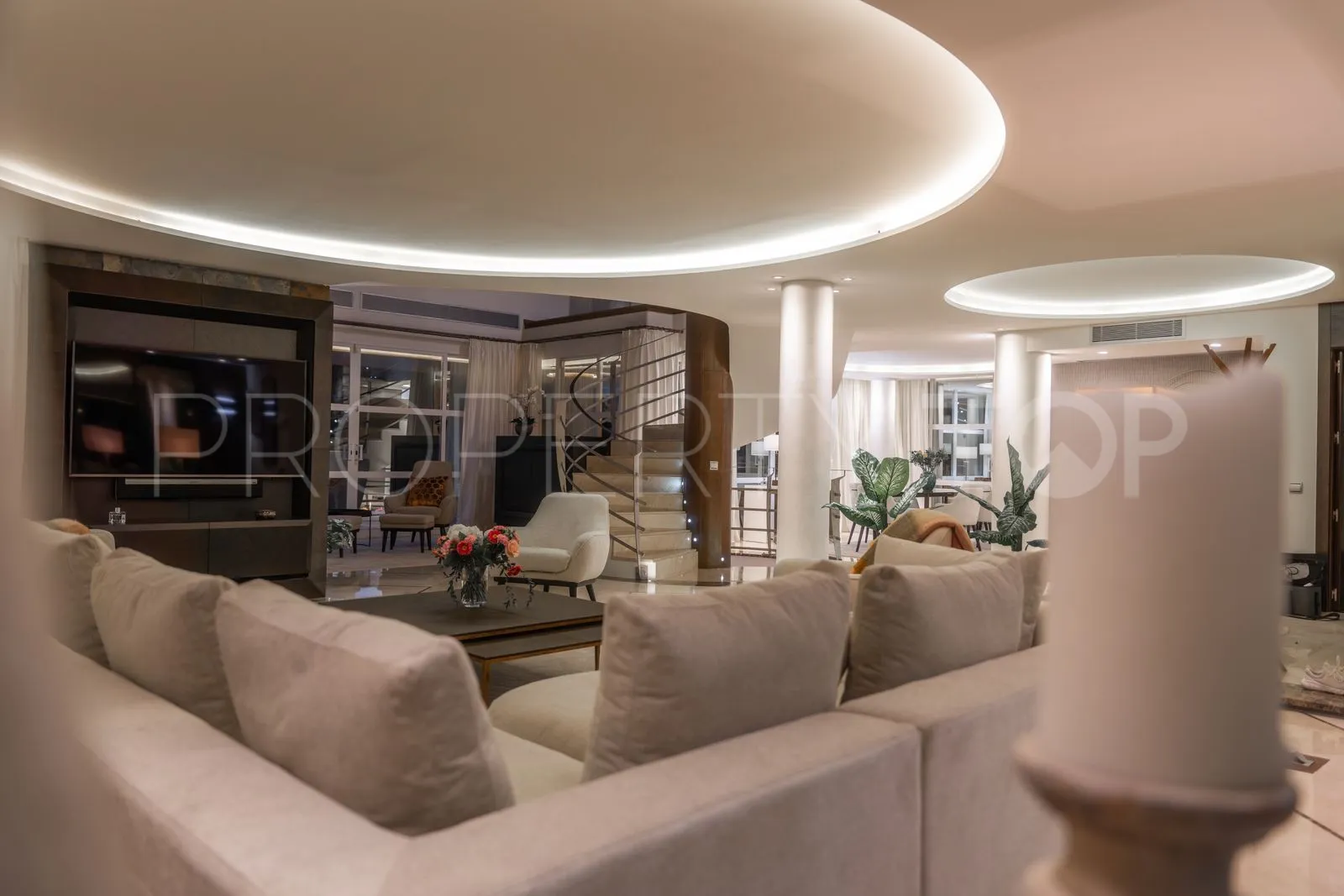 Se vende villa con 5 dormitorios en La Quinta