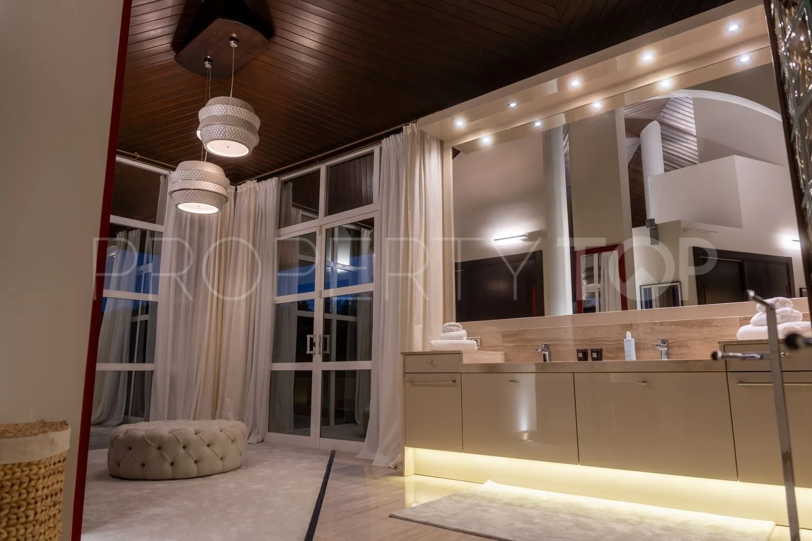 Se vende villa con 5 dormitorios en La Quinta