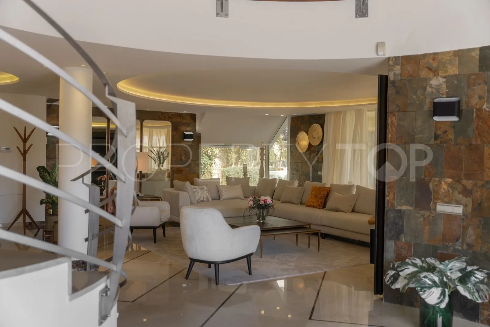 Se vende villa con 5 dormitorios en La Quinta