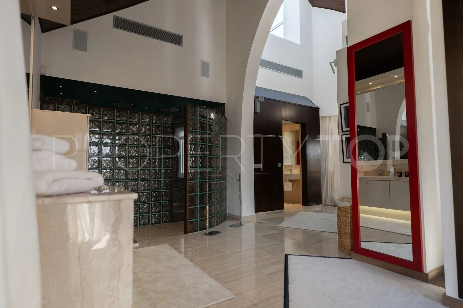 Se vende villa con 5 dormitorios en La Quinta