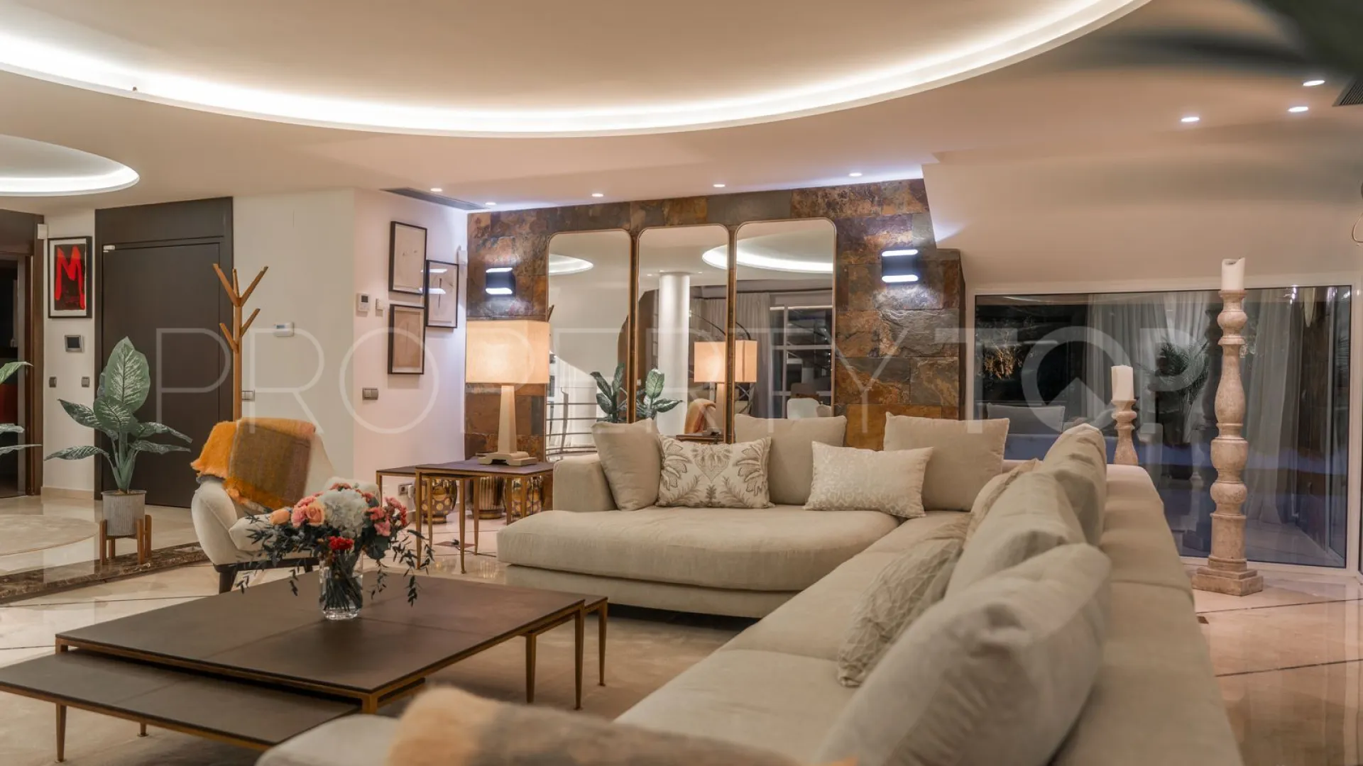 Se vende villa con 5 dormitorios en La Quinta
