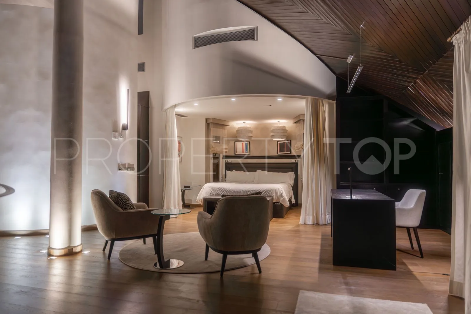 Se vende villa con 5 dormitorios en La Quinta