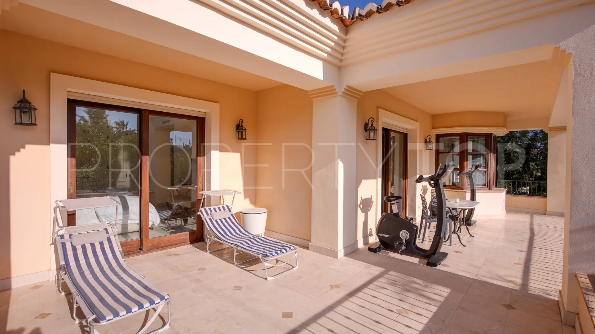 Villa con 6 dormitorios en venta en Los Arqueros