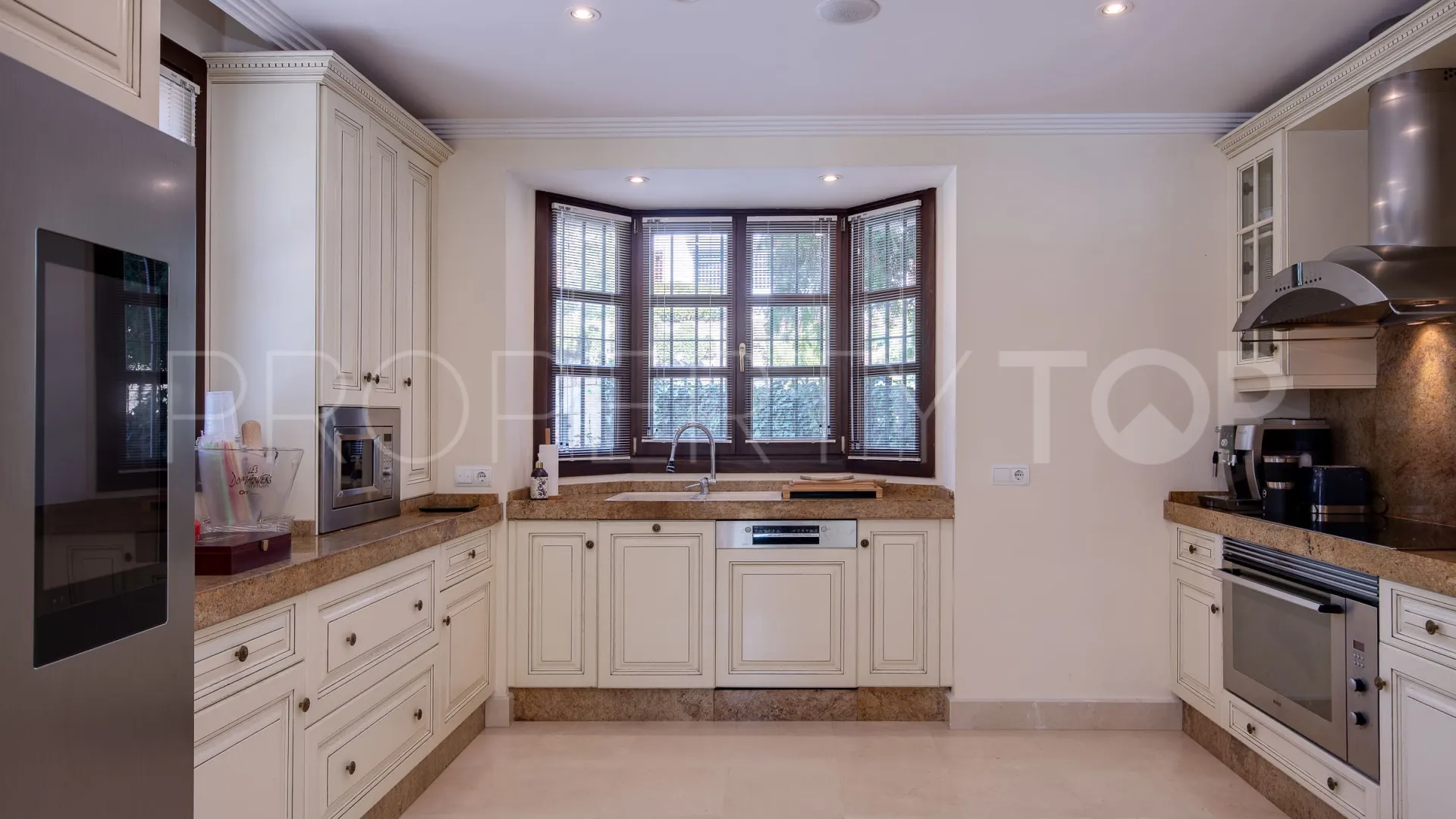 Villa con 6 dormitorios en venta en Los Arqueros