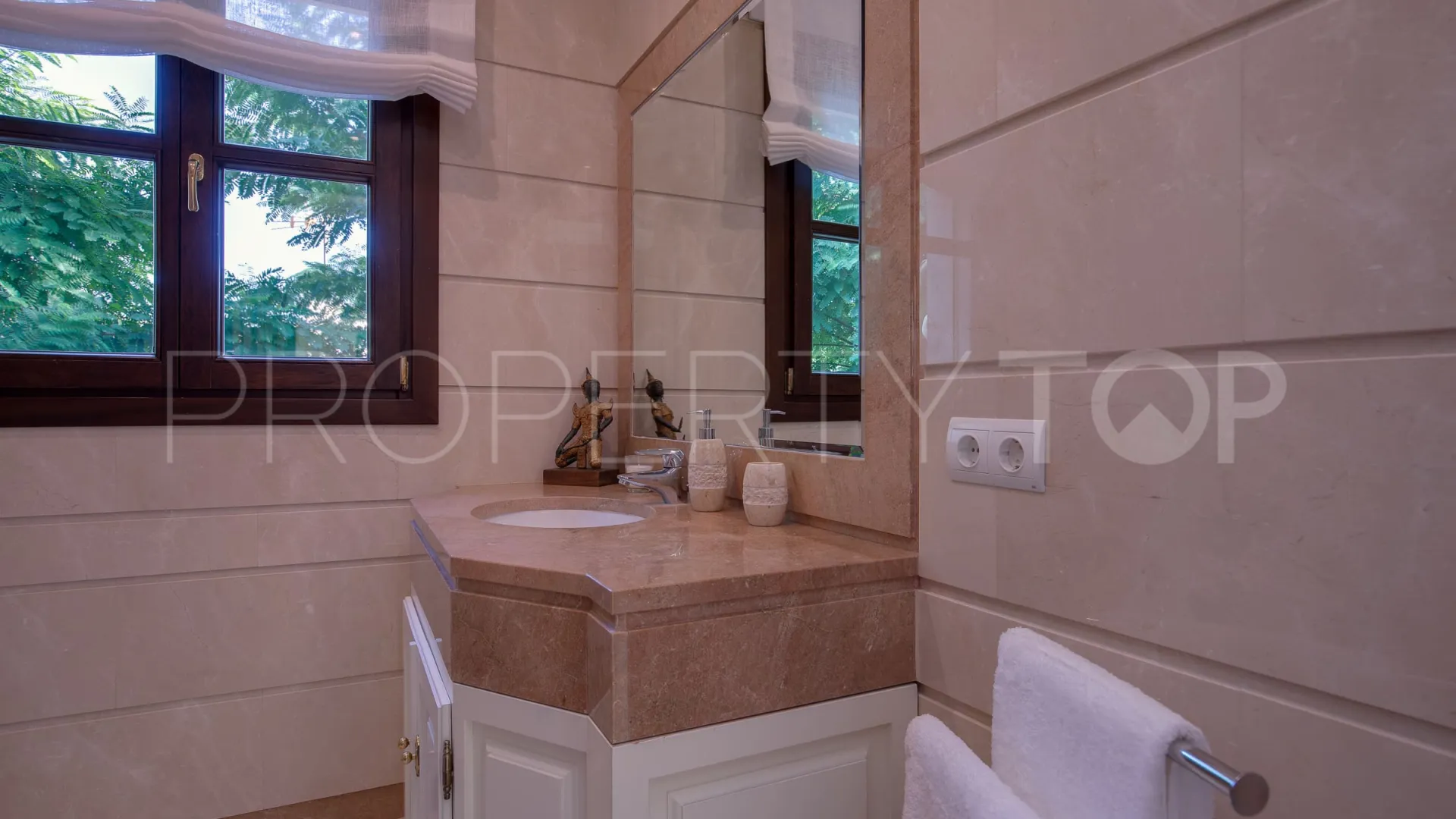 Villa con 6 dormitorios en venta en Los Arqueros