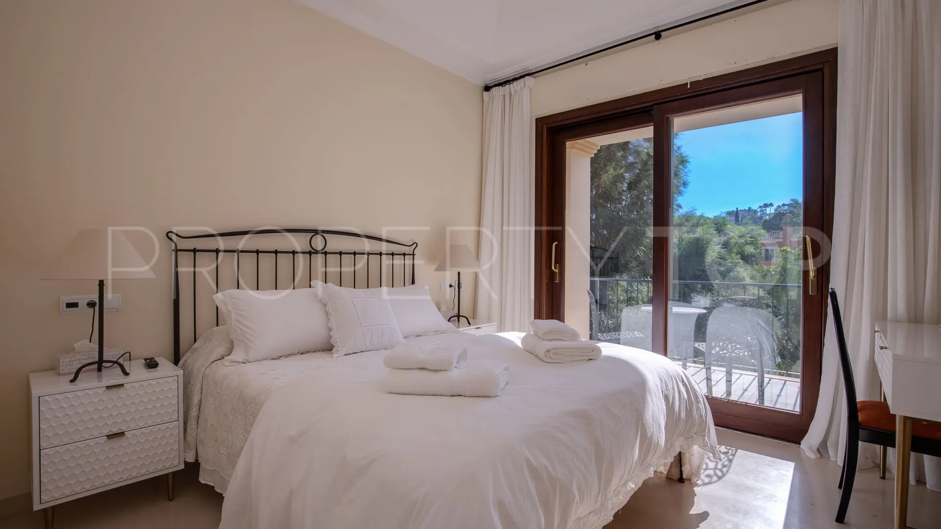 Villa con 6 dormitorios en venta en Los Arqueros
