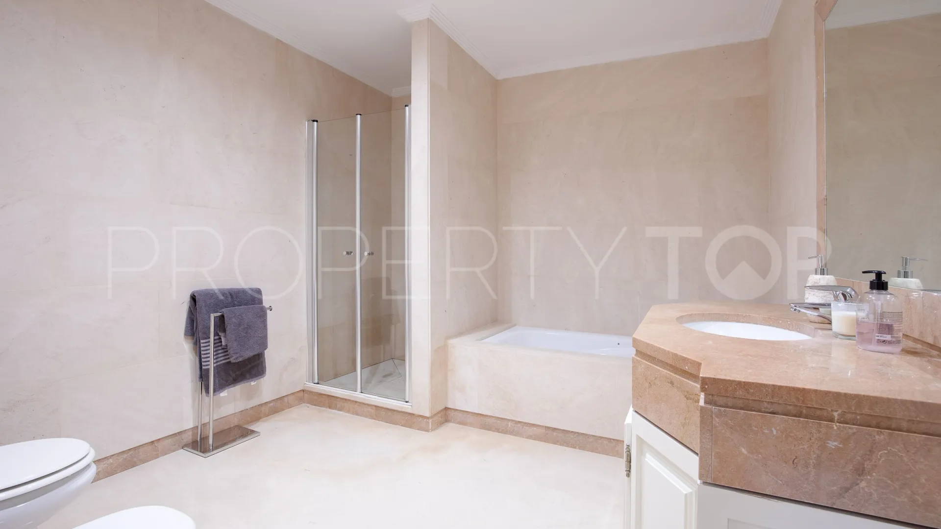 Villa con 6 dormitorios en venta en Los Arqueros