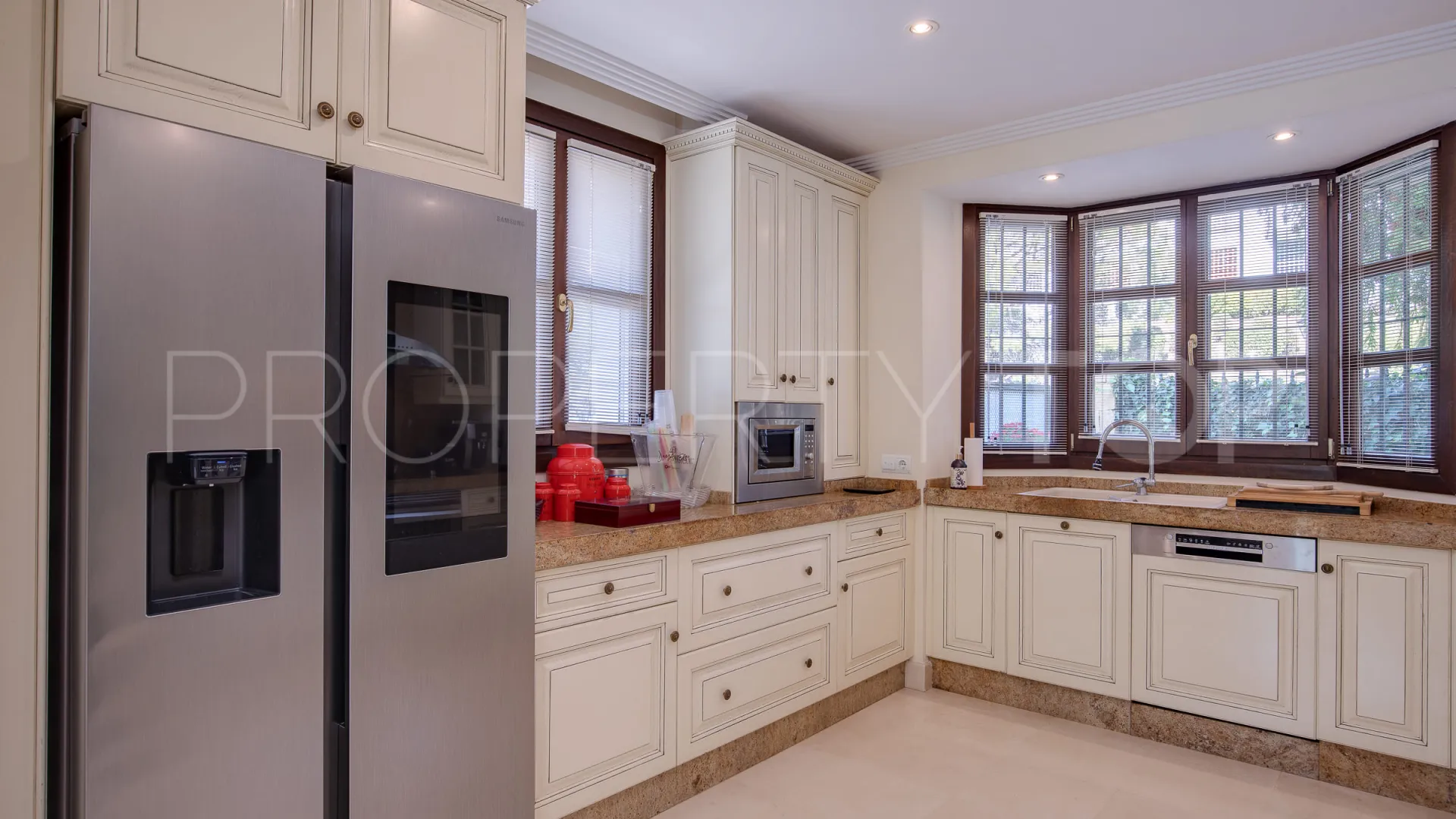 Villa con 6 dormitorios en venta en Los Arqueros