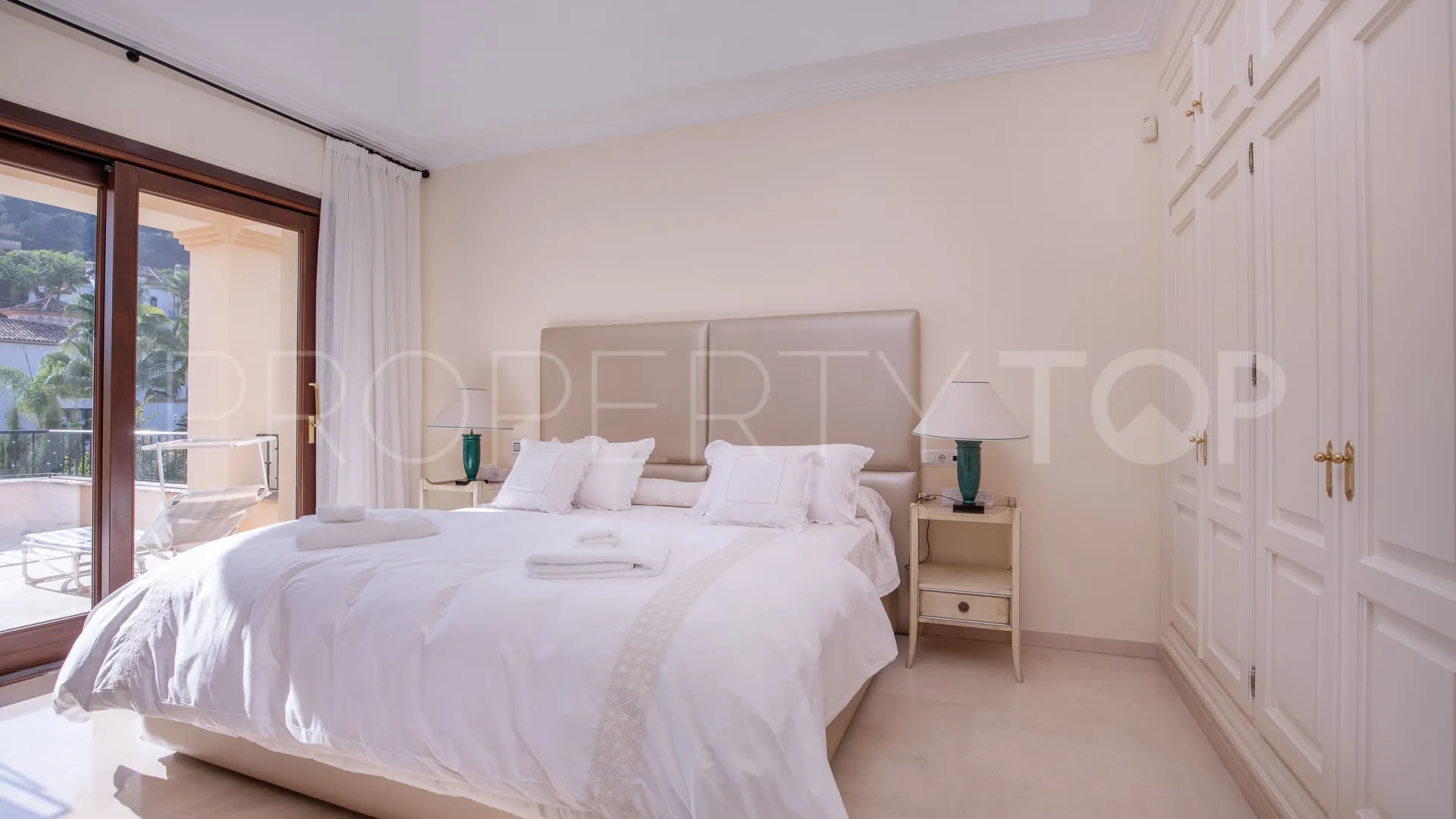 Villa con 6 dormitorios en venta en Los Arqueros